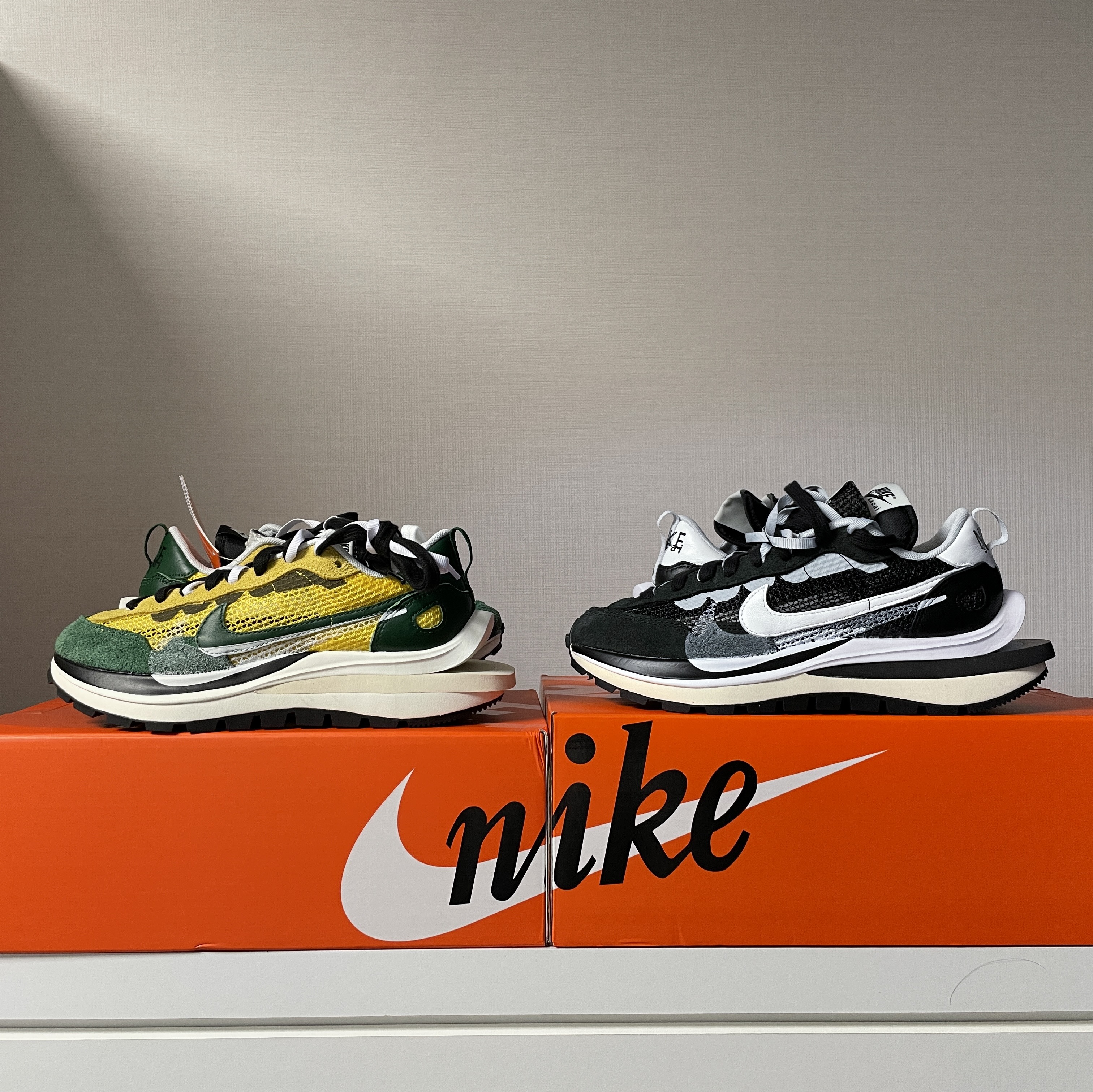 Nike x Sacai VaporWaffle Tour Yellow & Gorge Green Sail, Nike x Sacai VaporWaffle Black White 착용 스타일
