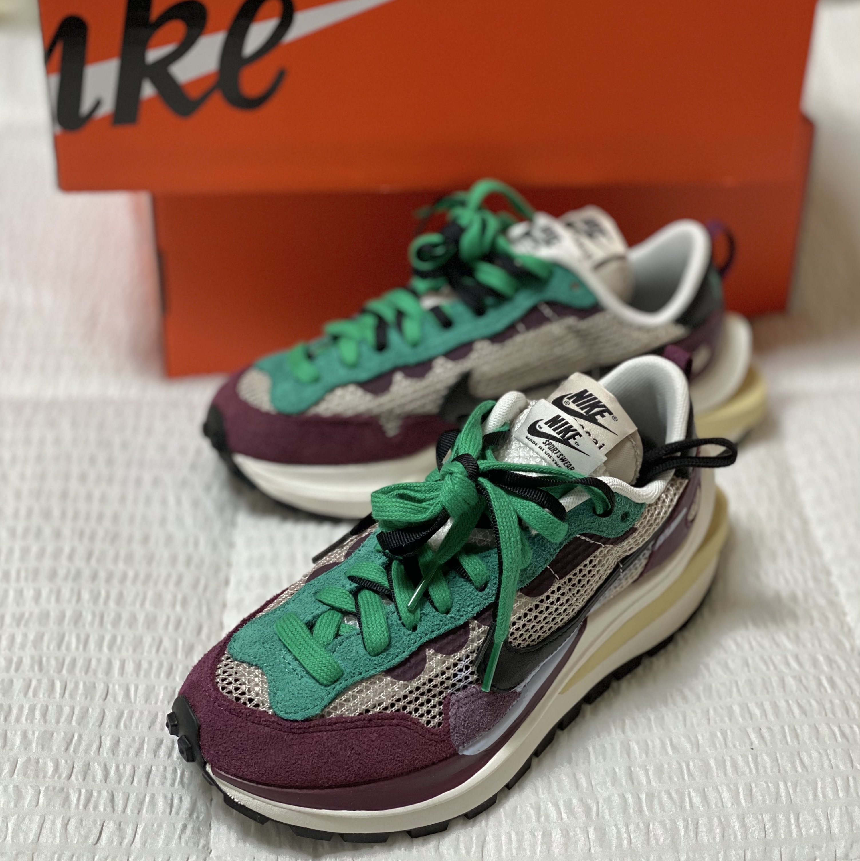 Nike x Sacai VaporWaffle String & Black Villain Red 착용 스타일 - 3