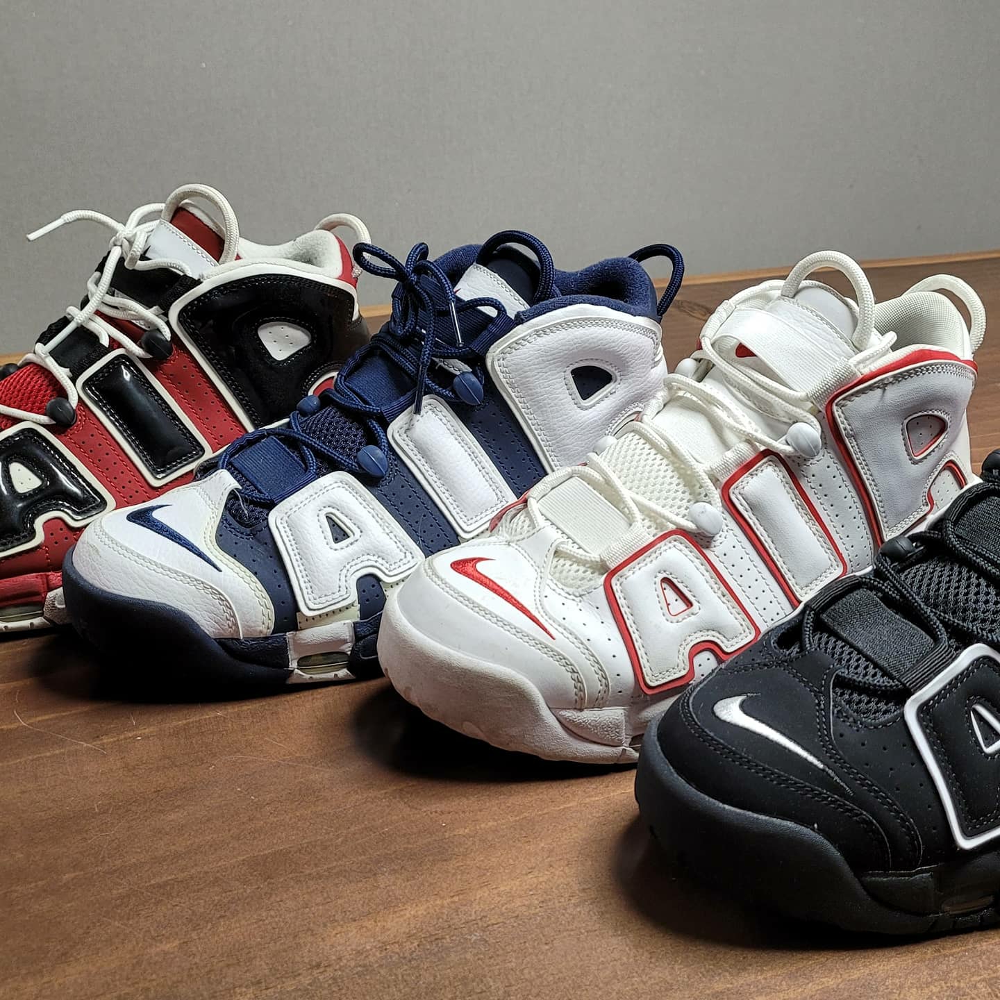 Nike Air More Uptempo White Varsity Red 2018, Nike Air More Uptempo Black White 2020 착용 스타일 - 2
