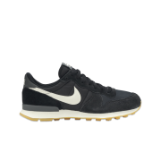 (W) Nike Internationalist Black Gum