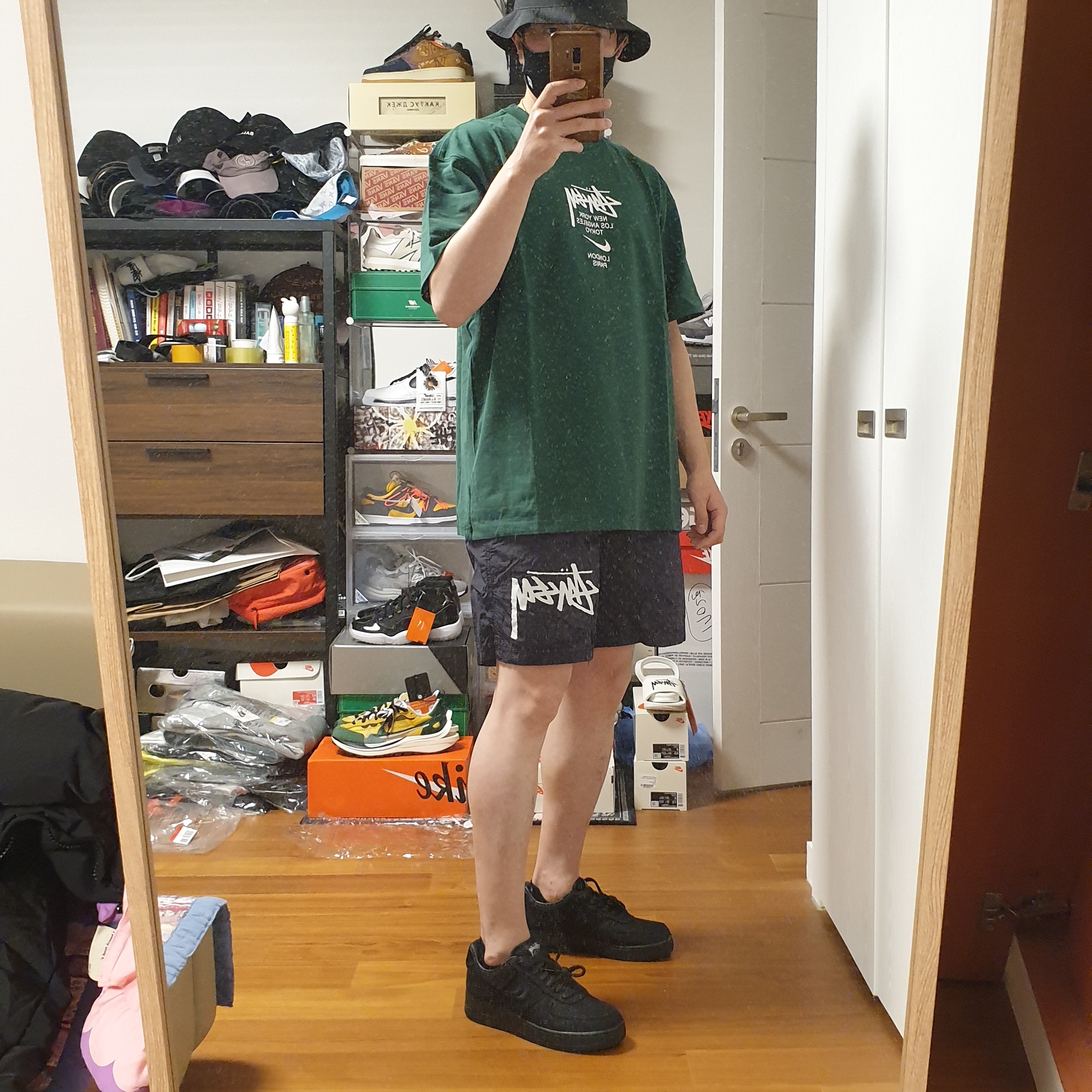 Nike x Stussy Air Force 1 Low Triple Black, Nike x Stussy WT T-Shirt Green - Asia 착용 스타일 - 1
