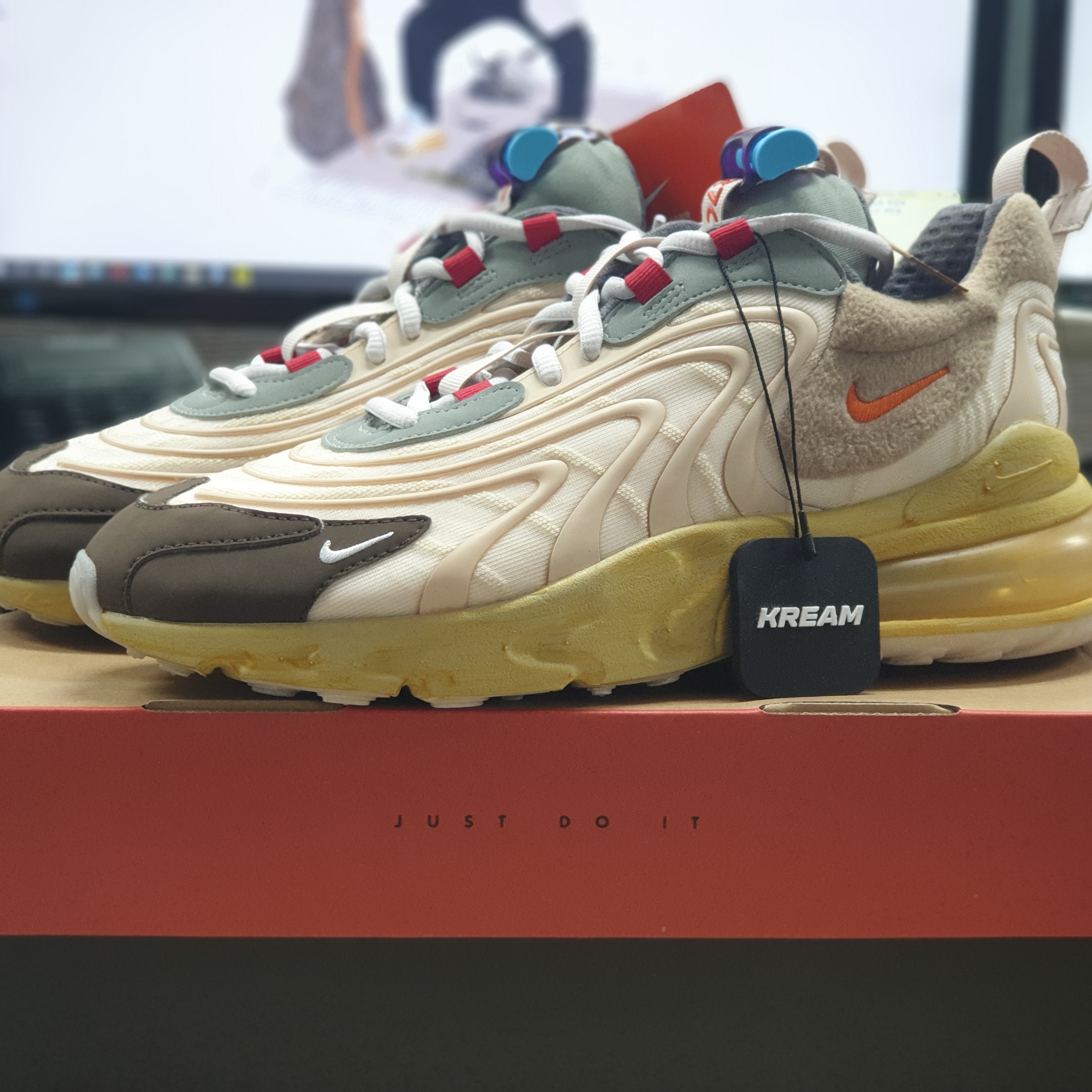 Nike x Travis Scott Air Max 270 React Cactus Trails 착용 스타일