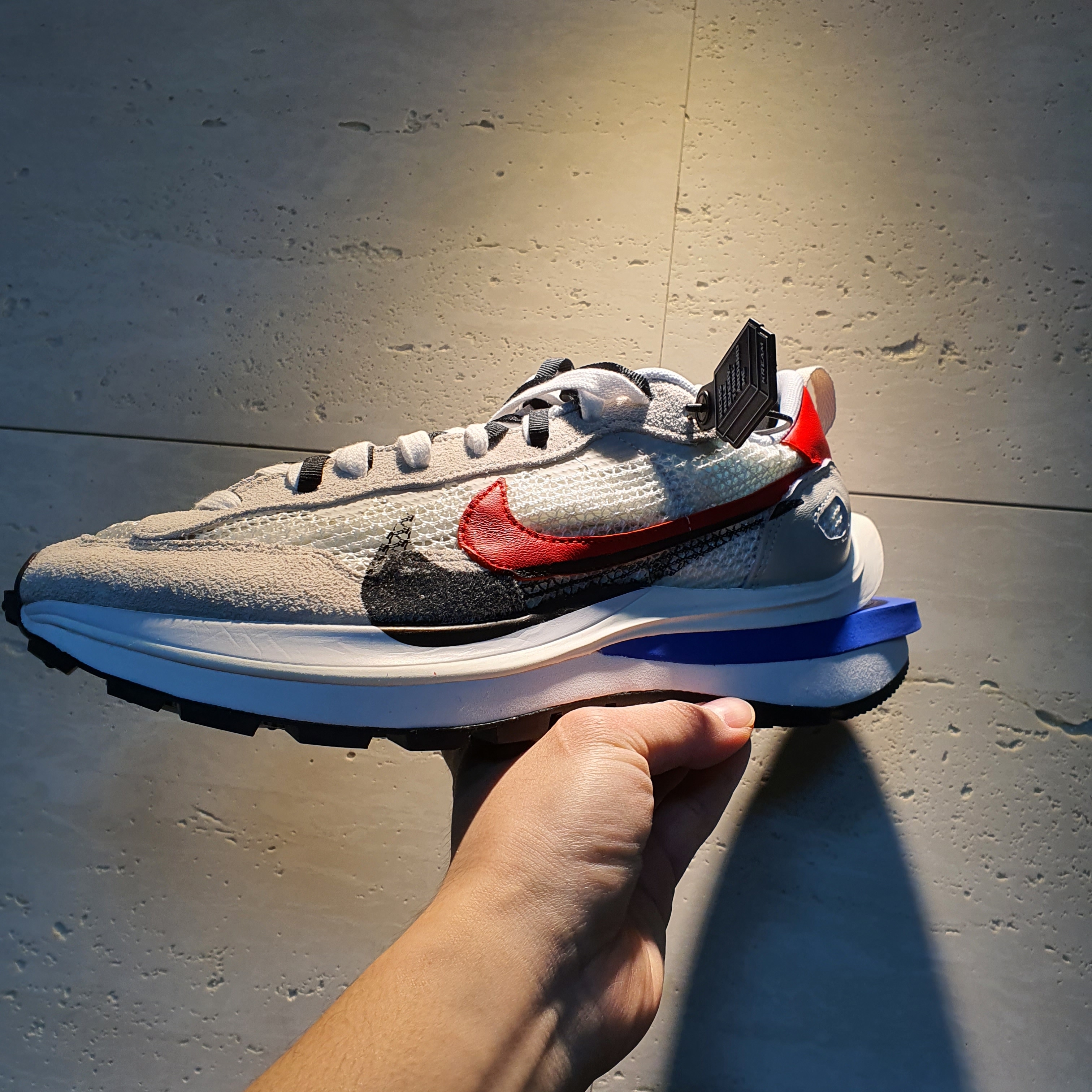 Nike x Sacai VaporWaffle Royal Fuchsia 착용 스타일 - 1