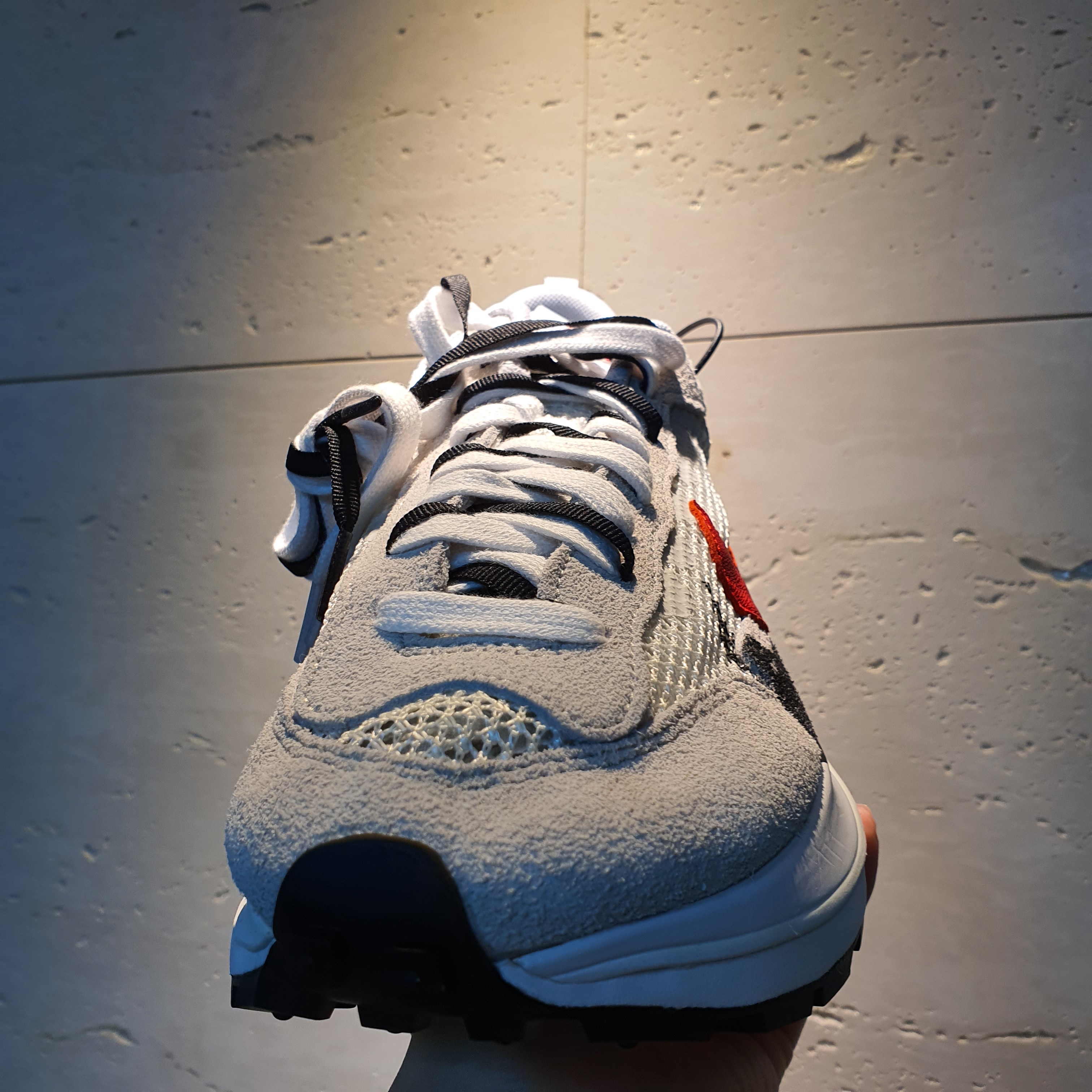 Nike x Sacai VaporWaffle Royal Fuchsia 착용 스타일 - 2