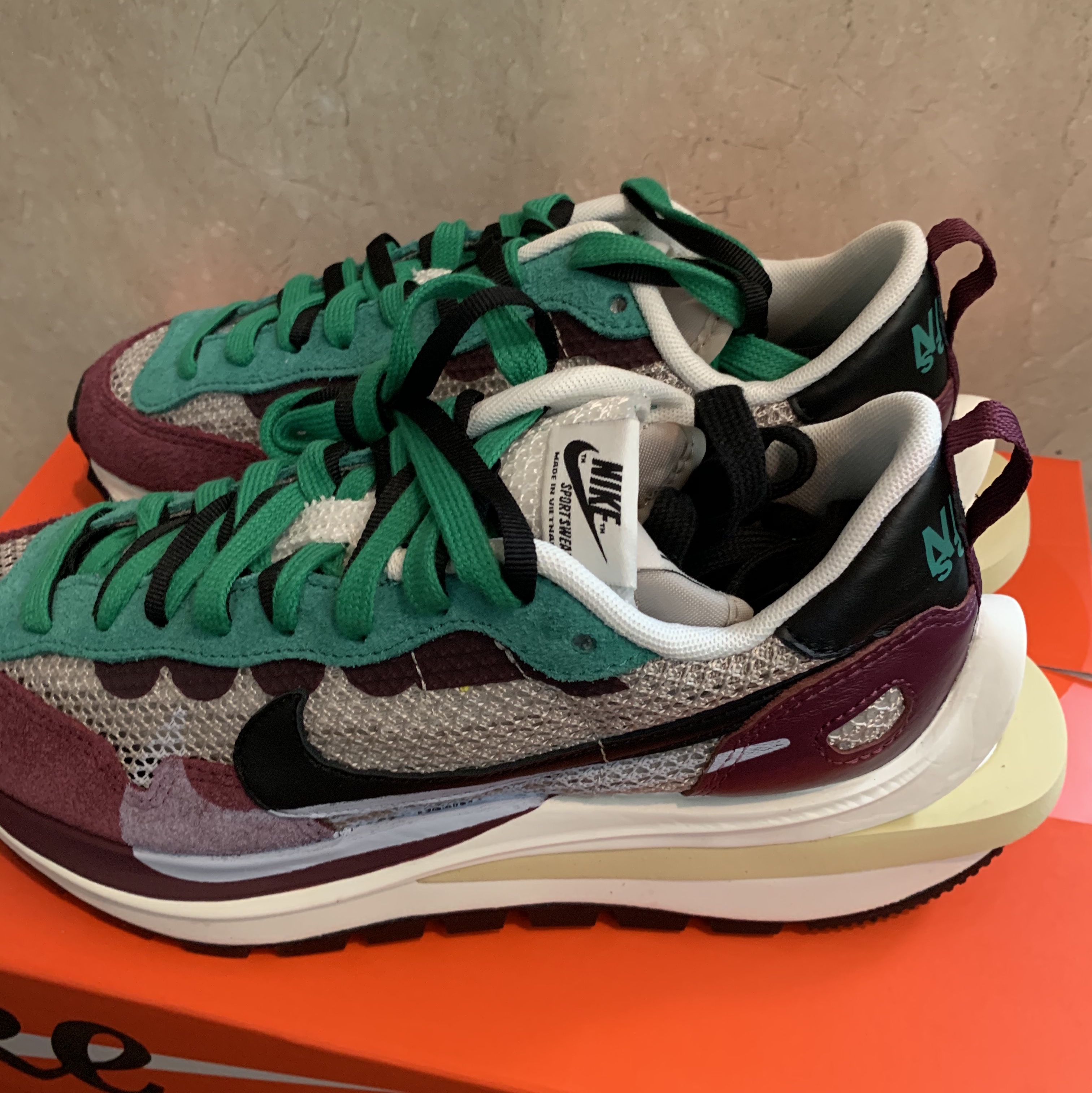 Nike x Sacai VaporWaffle String & Black Villain Red 착용 스타일 - 1