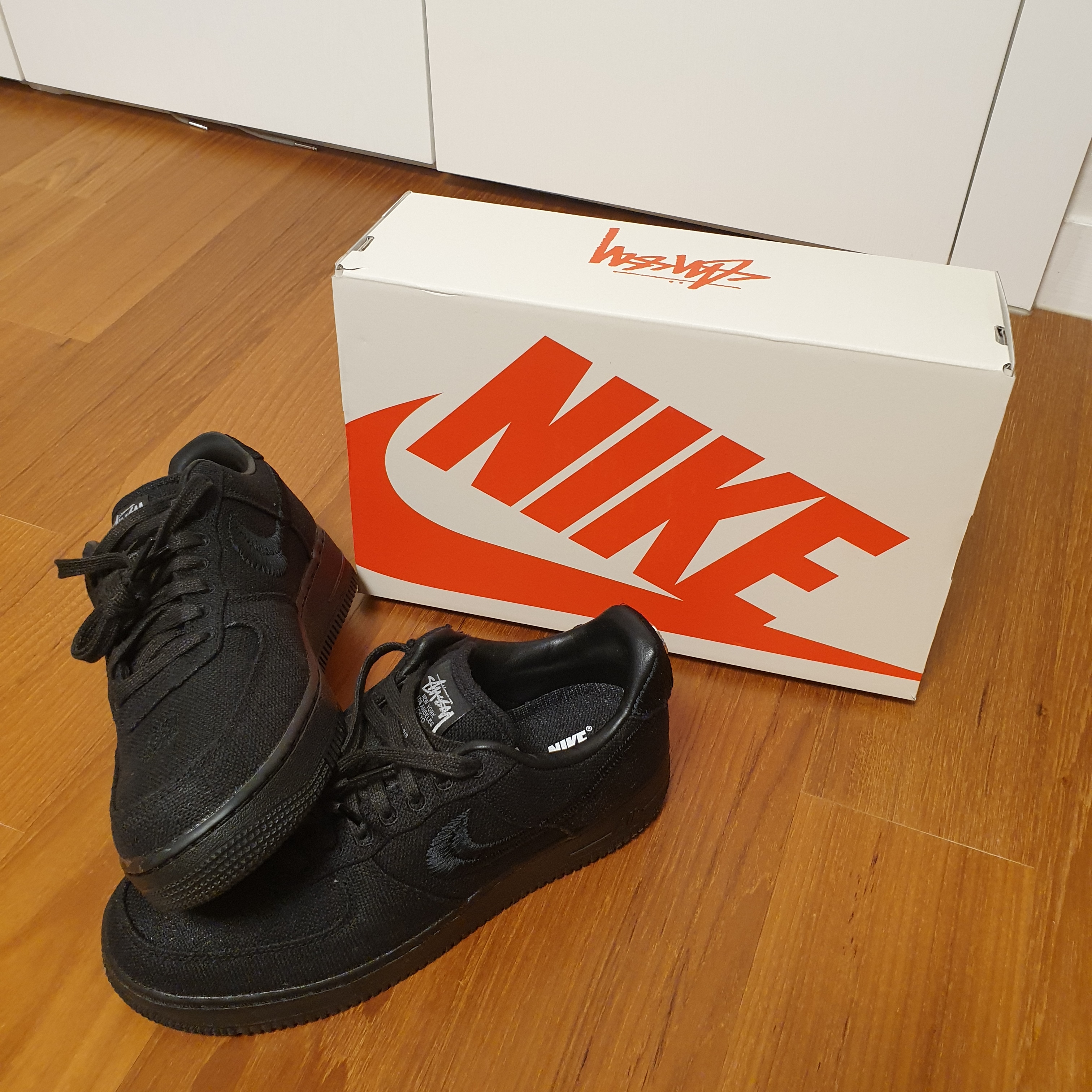 Nike x Stussy Air Force 1 Low Triple Black 착용 스타일 - 2