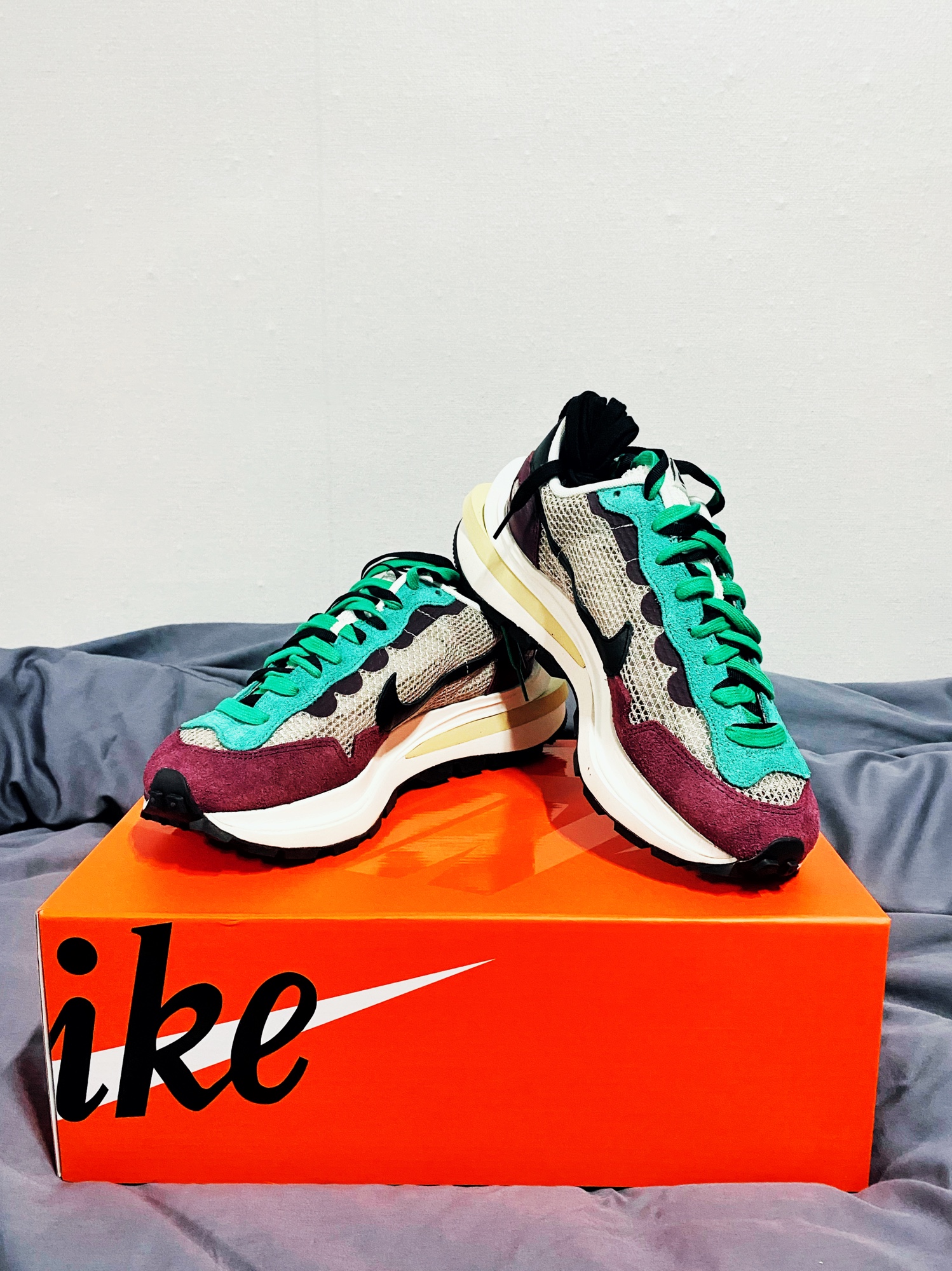 Nike x Sacai VaporWaffle String & Black Villain Red 착용 스타일