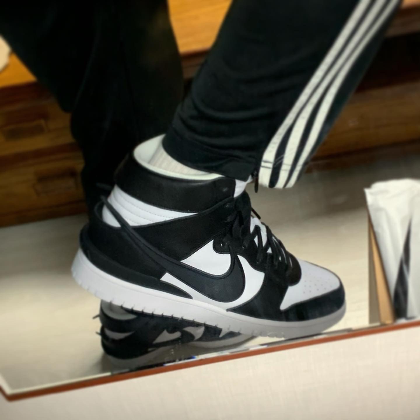 Nike x Ambush Dunk High Black, Jordan 1 Retro High OG Gym Red 착용 스타일 - 1