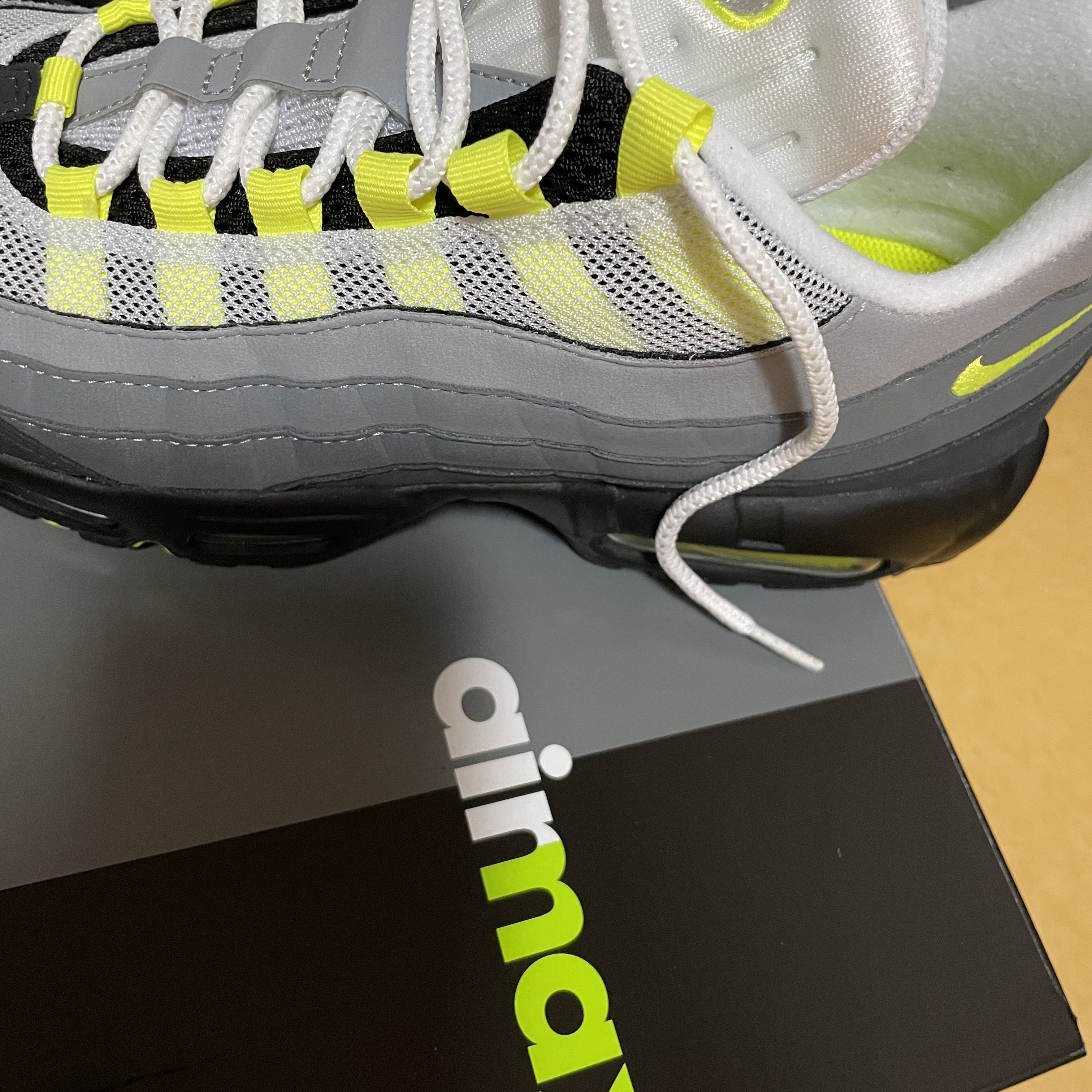 Nike Air Max 95 OG Neon Yellow 2020 착용 스타일 - 1