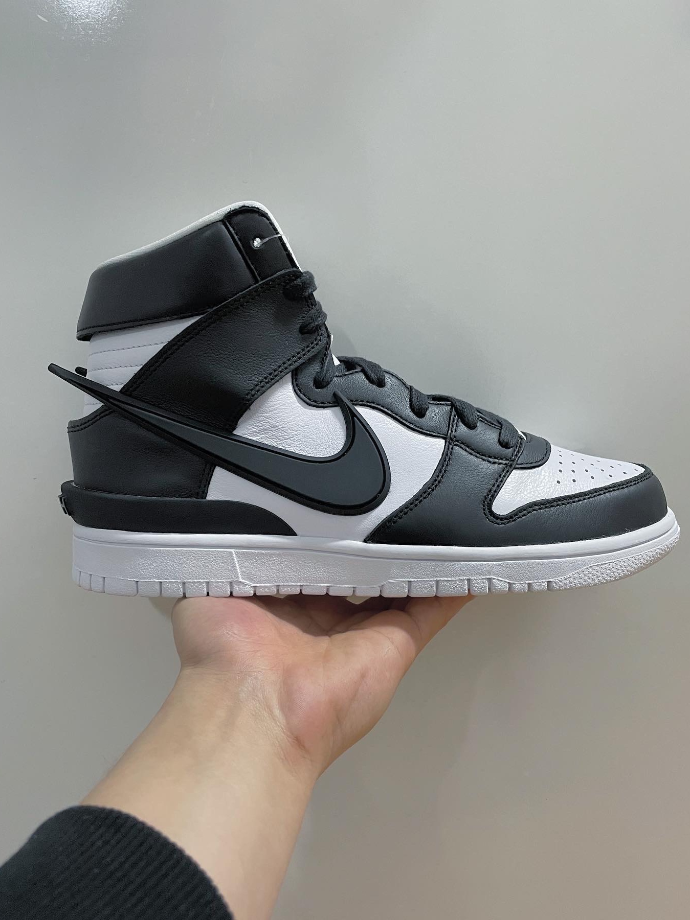 Nike x Ambush Dunk High Black 착용 스타일 - 1