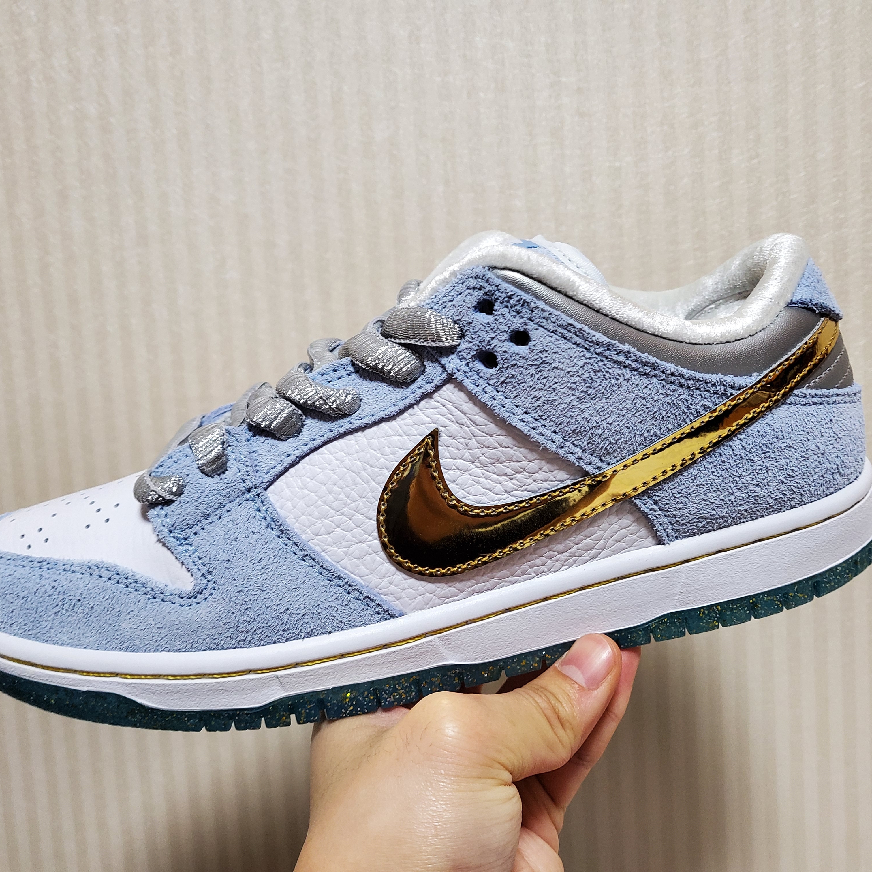 Nike x Sean Cliver SB Dunk Low Holiday Special 착용 스타일 - 1