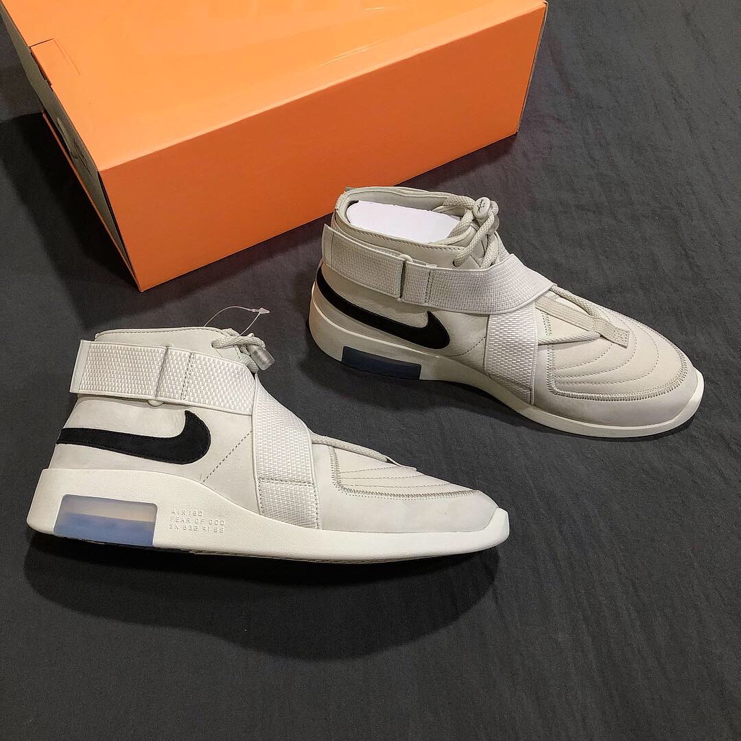 Nike x Fear of God Air Fear of God Raid Light Bone 착용 스타일