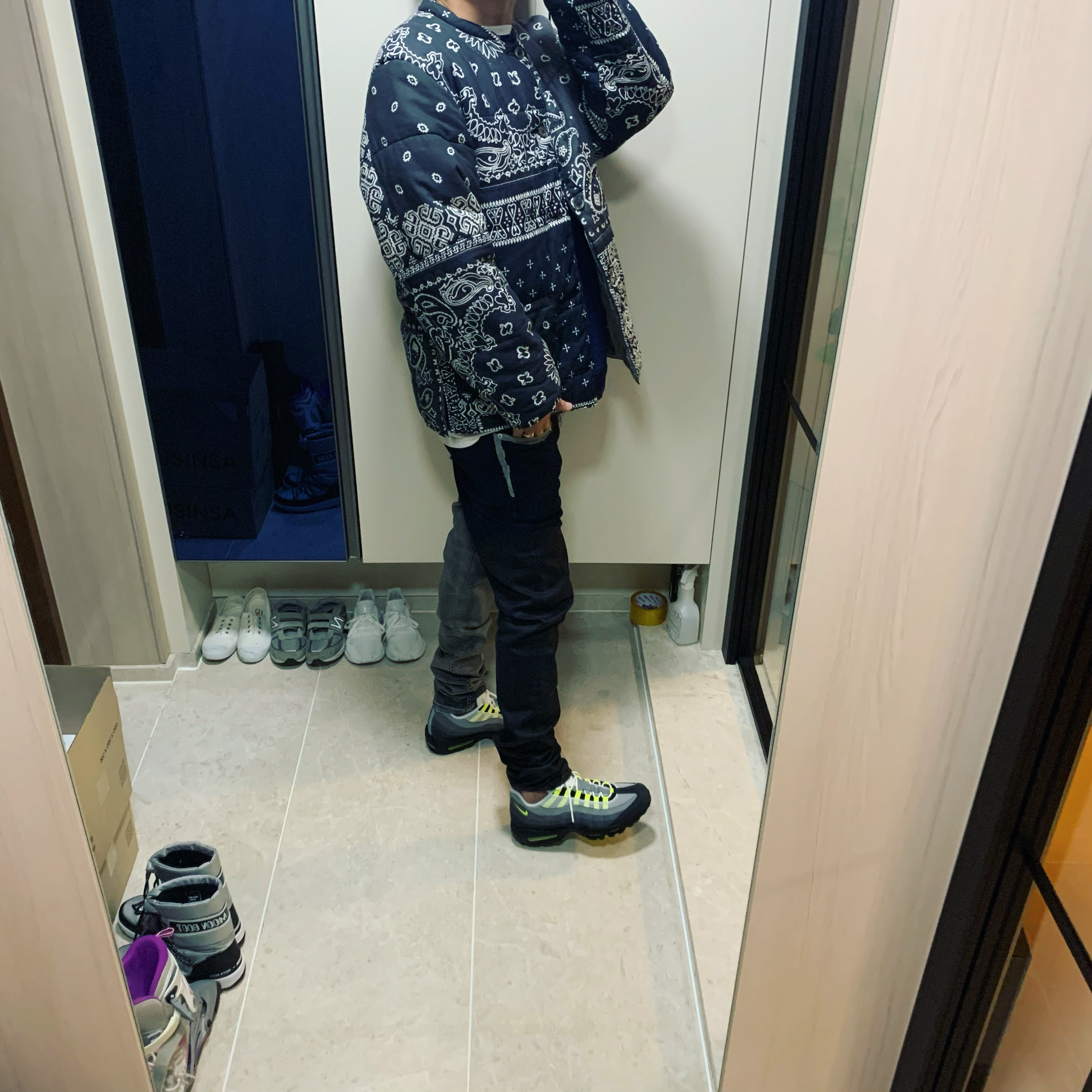 Nike Air Max 95 OG Neon Yellow 2020 착용 스타일 - 2