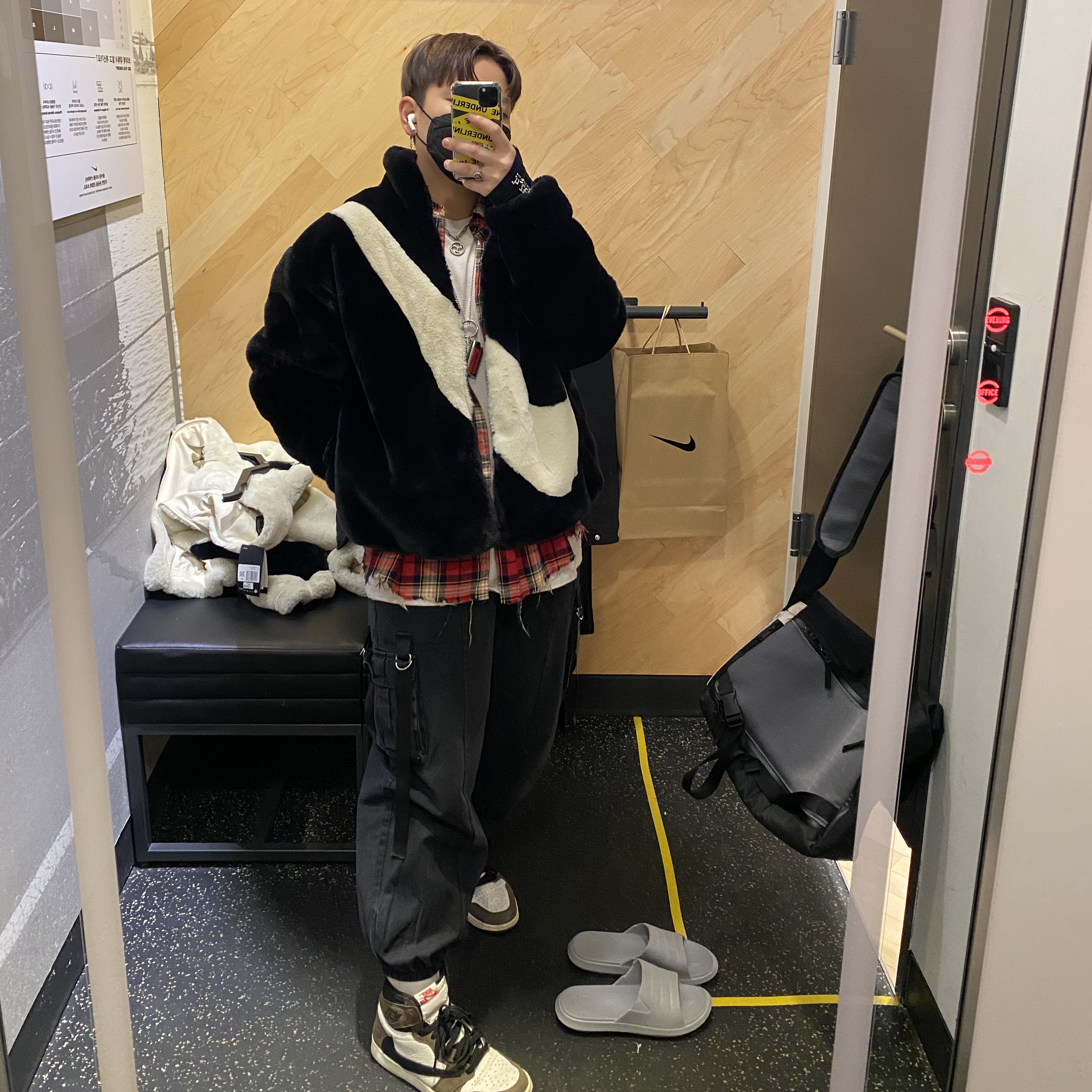 Jordan 1 x Travis Scott Retro High OG SP Mocha 착용 스타일