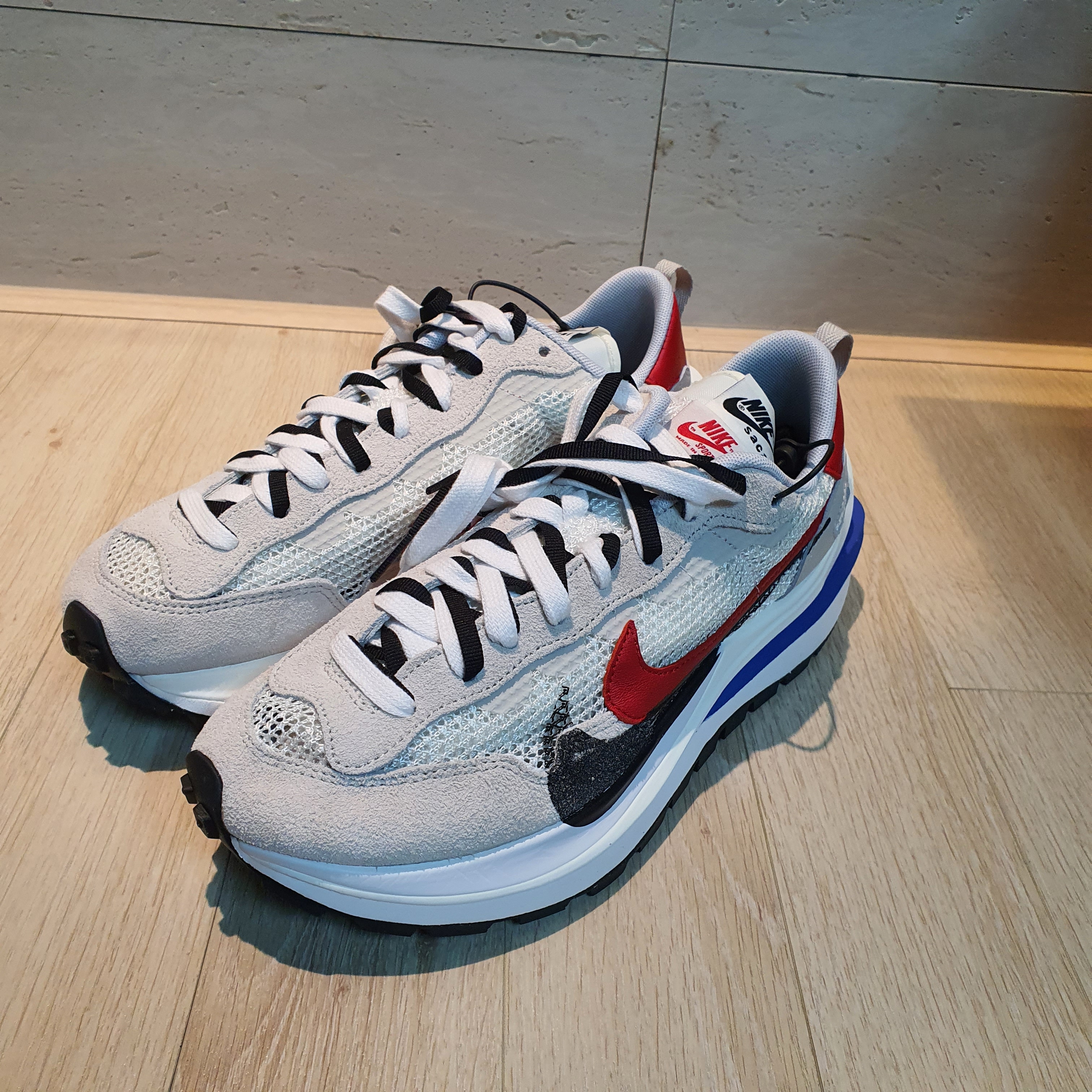Nike x Sacai VaporWaffle Royal Fuchsia 착용 스타일 - 4