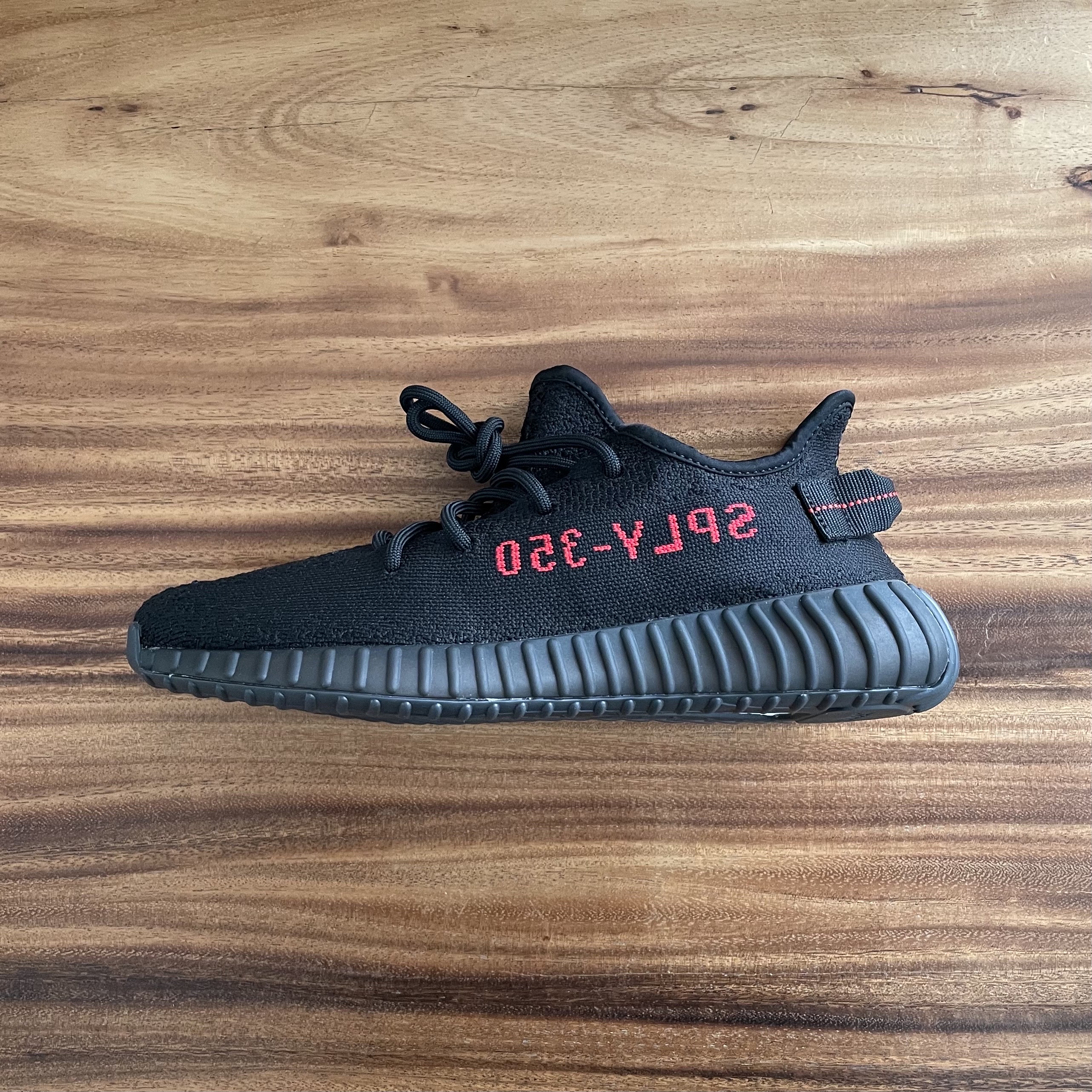 Adidas Yeezy Boost 350 V2 Black Red 2020 착용 스타일