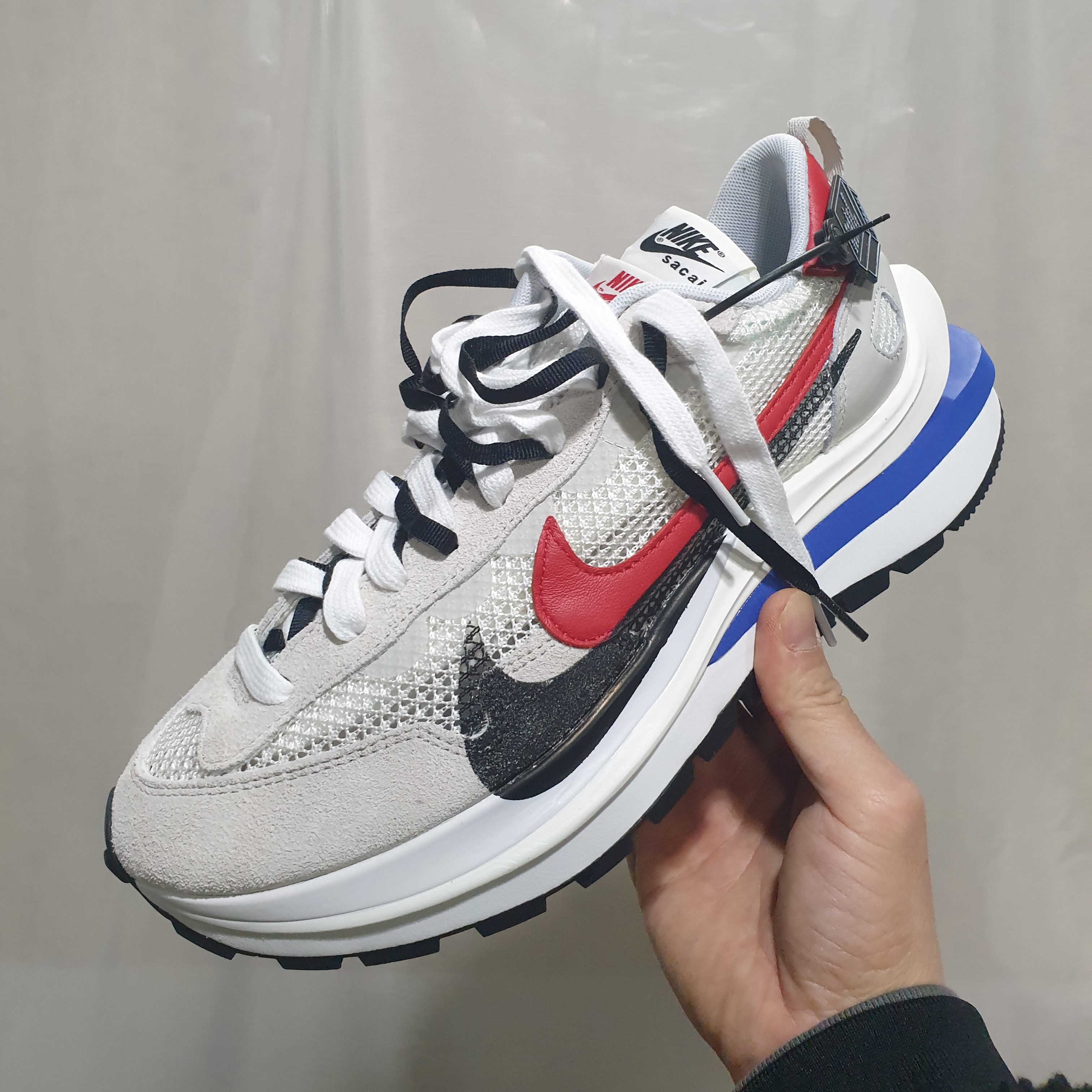 Nike x Sacai VaporWaffle Royal Fuchsia 착용 스타일