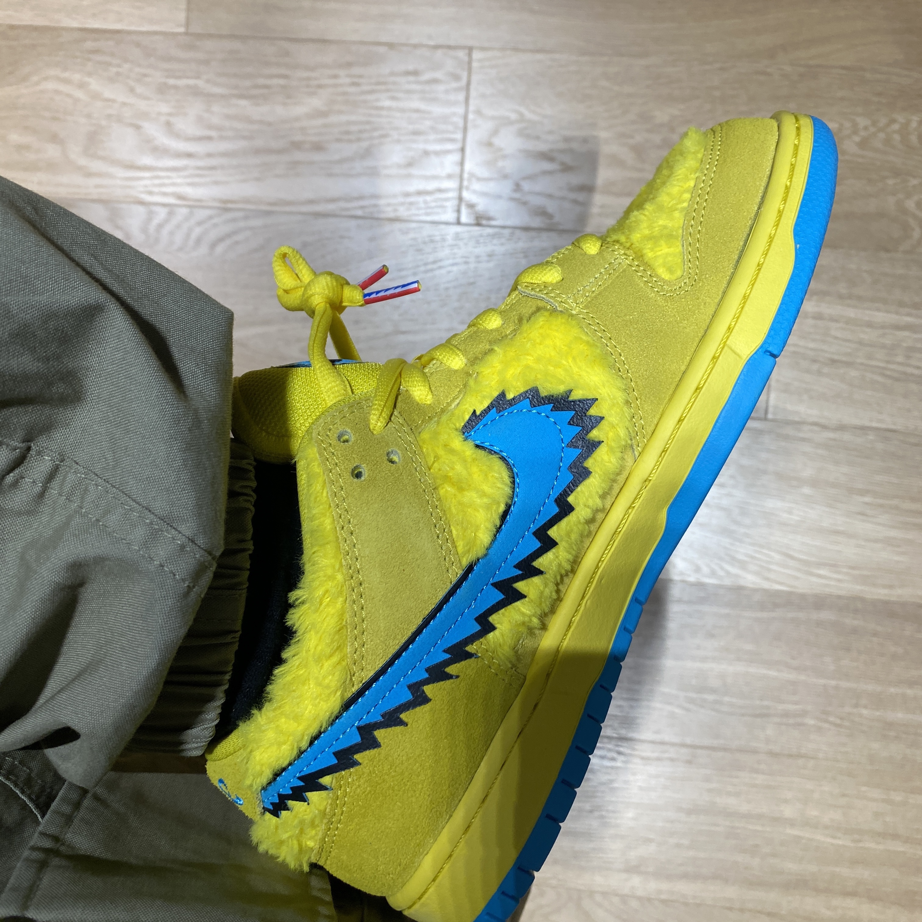 Nike x Grateful Dead SB Dunk Low Yellow Bear 착용 스타일