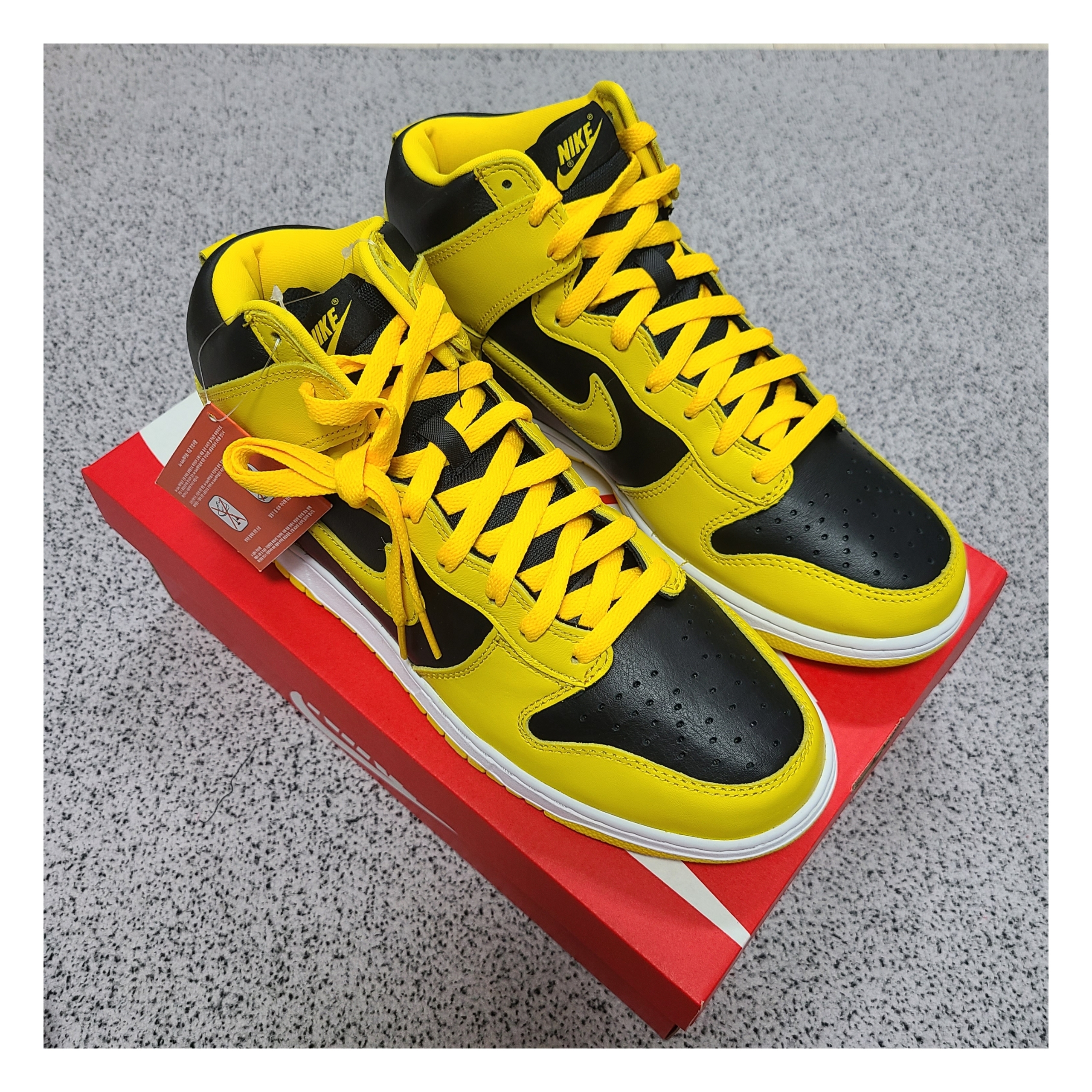 Nike Dunk High SP Varsity Maize 착용 스타일