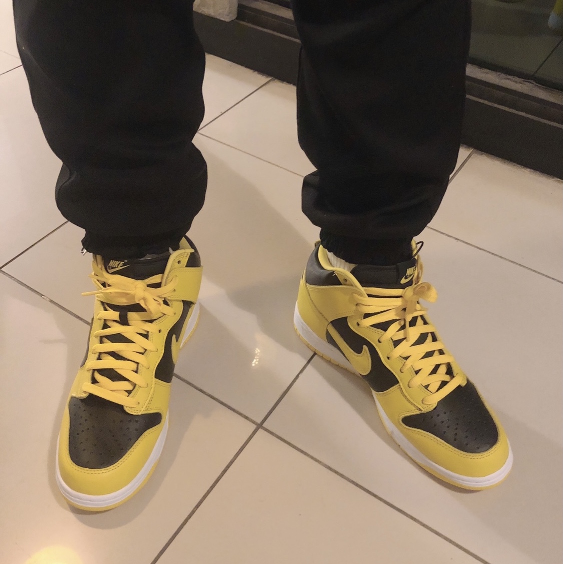 Nike Dunk High SP Varsity Maize 착용 스타일 - 3