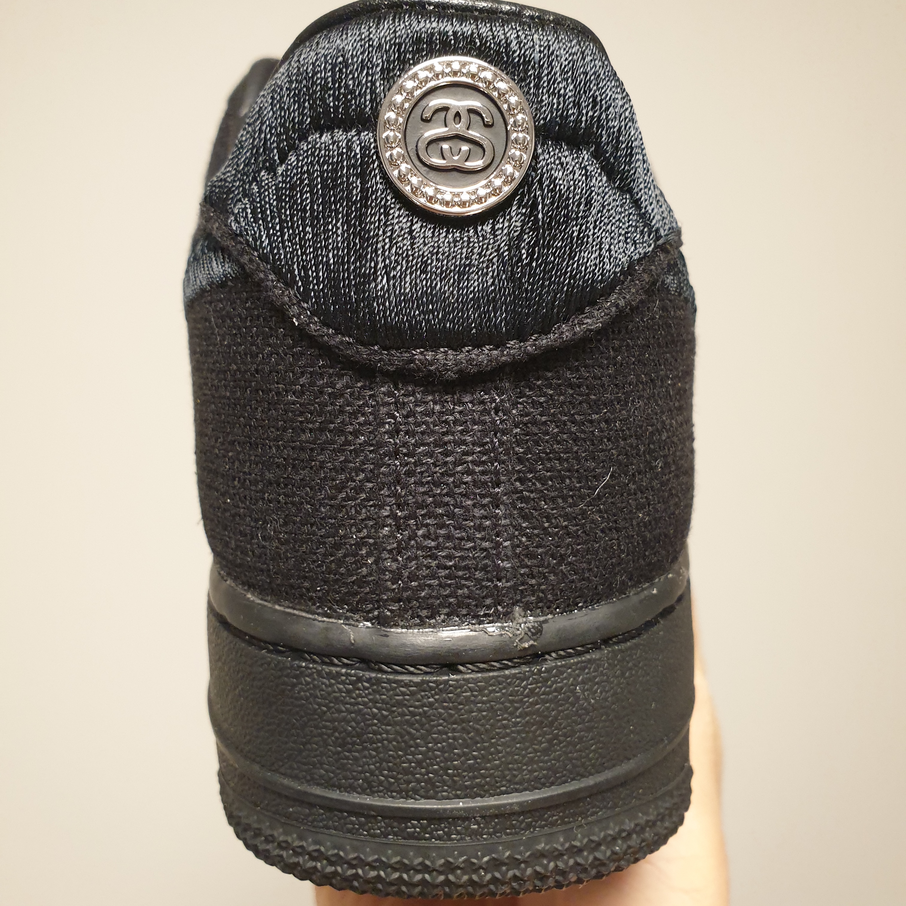Nike x Stussy Air Force 1 Low Triple Black 착용 스타일 - 3