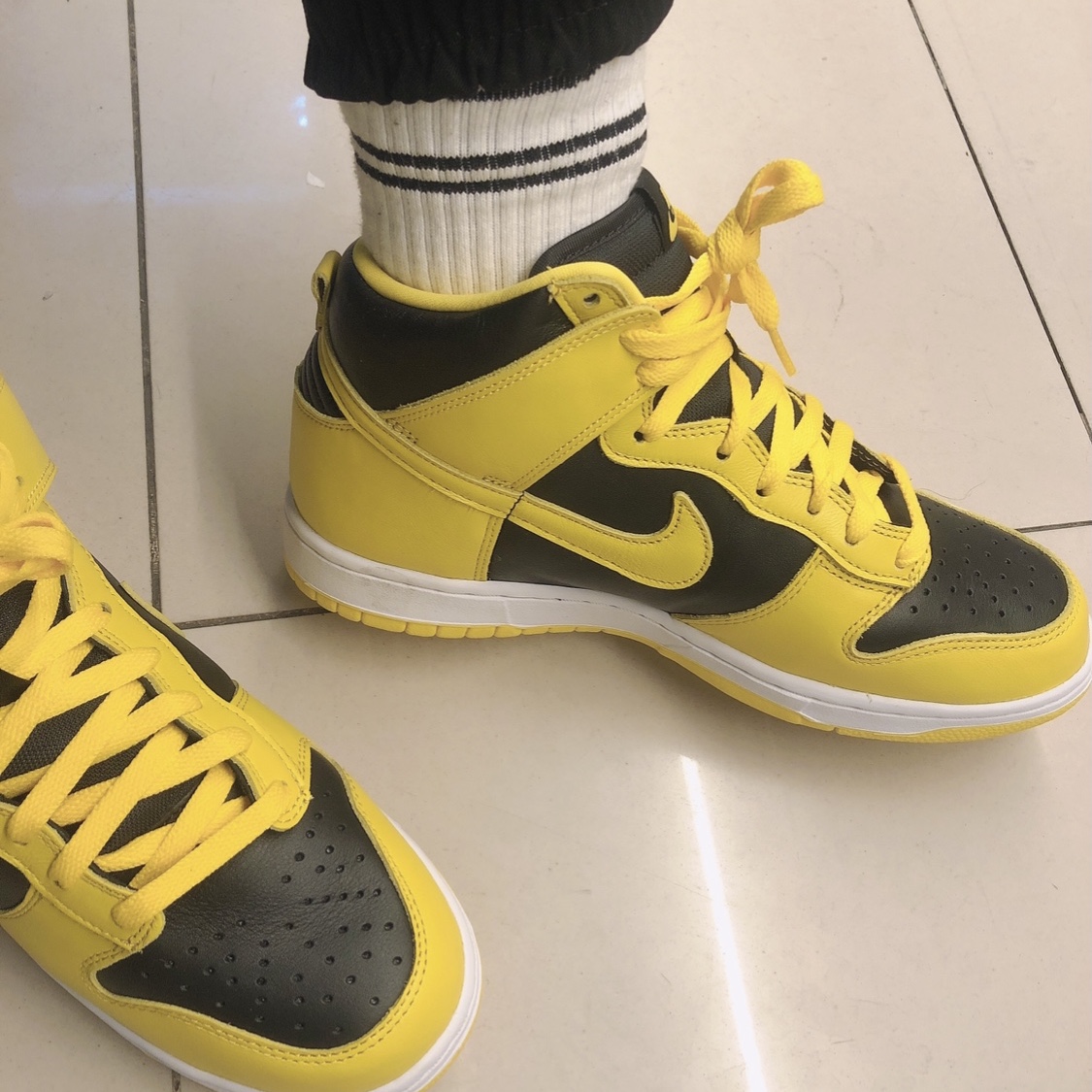 Nike Dunk High SP Varsity Maize 착용 스타일 - 2