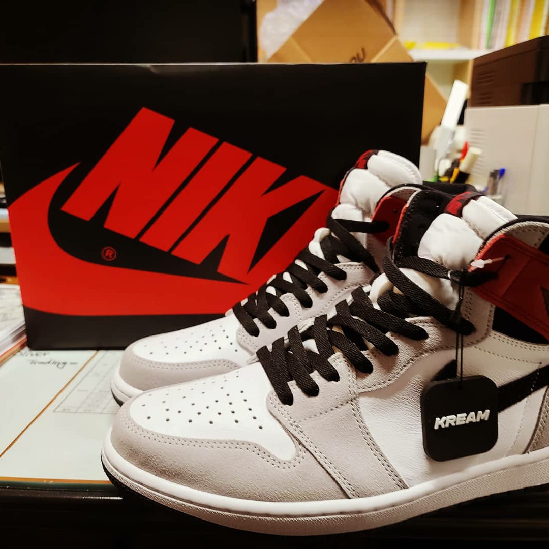 Jordan 1 Retro High OG Light Smoke Grey 착용 스타일 - 1