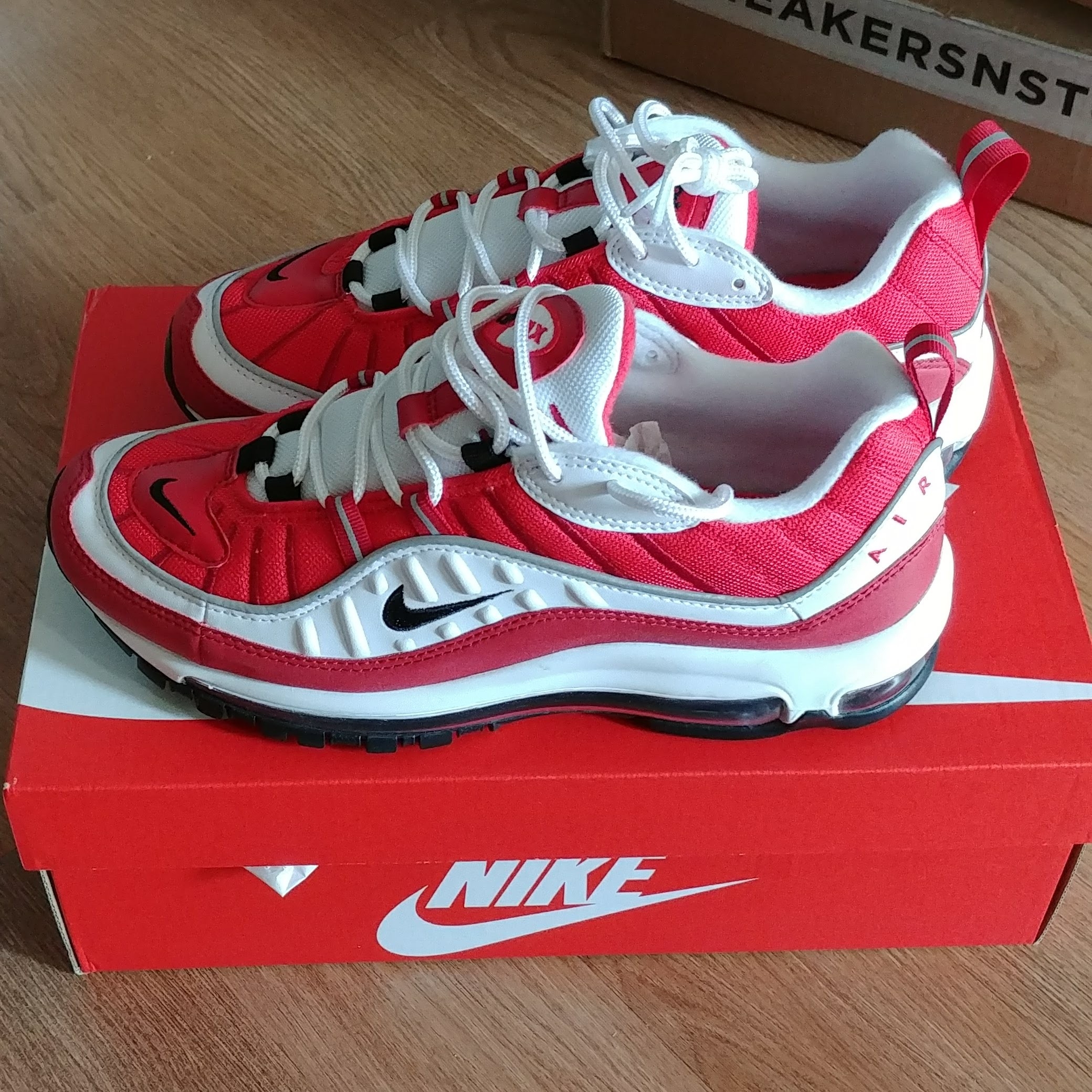 (W) Nike Air Max 98 Gym Red, Nike Air Max 98 Tour Yellow 착용 스타일 - 1