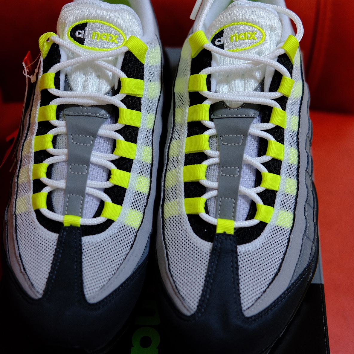 Nike Air Max 95 OG Neon Yellow 2020 착용 스타일 - 2