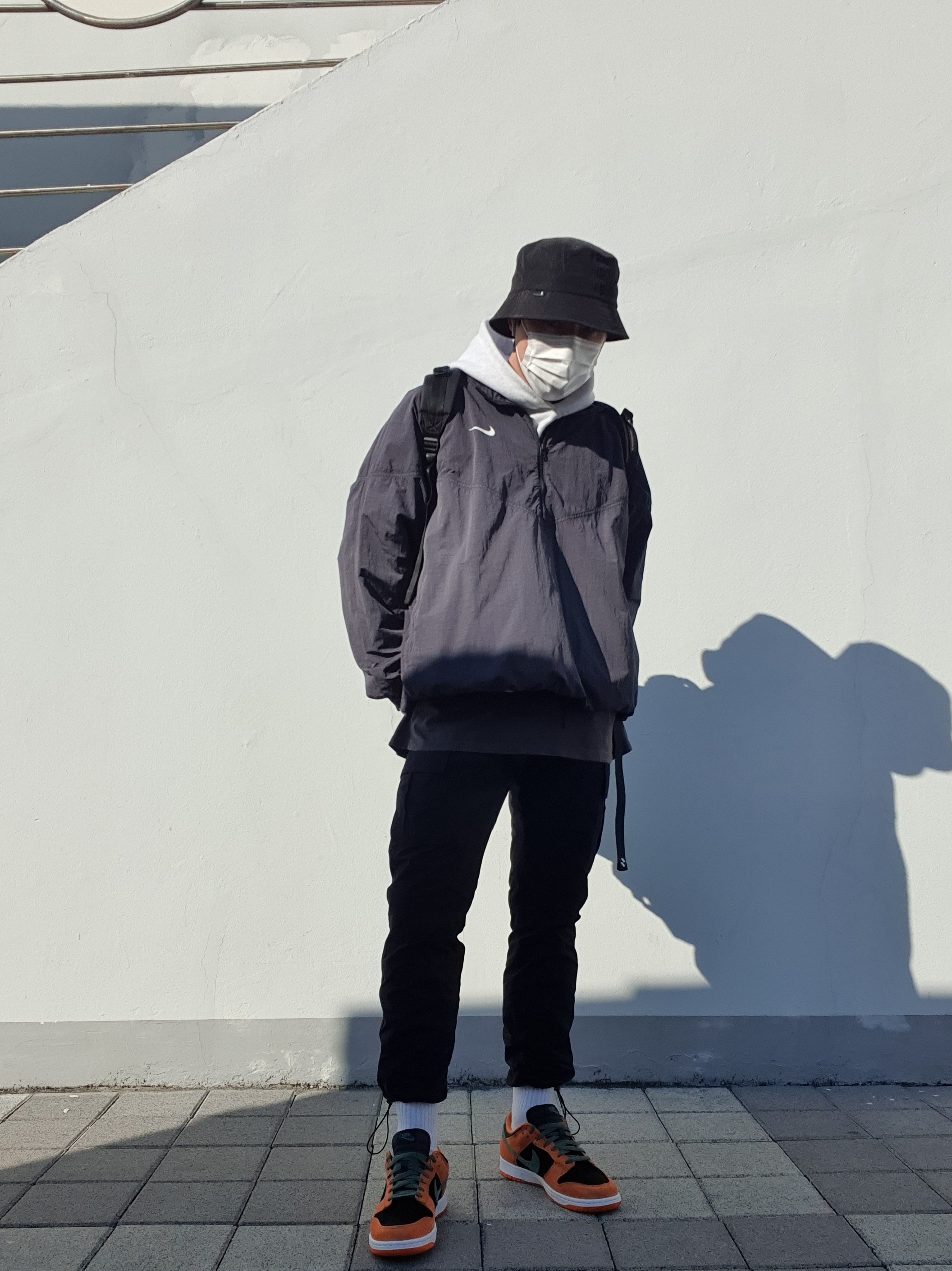 Nike Dunk Low SP Ceramic, Nike x Stussy Windrunner Jacket Off Noir 착용 스타일