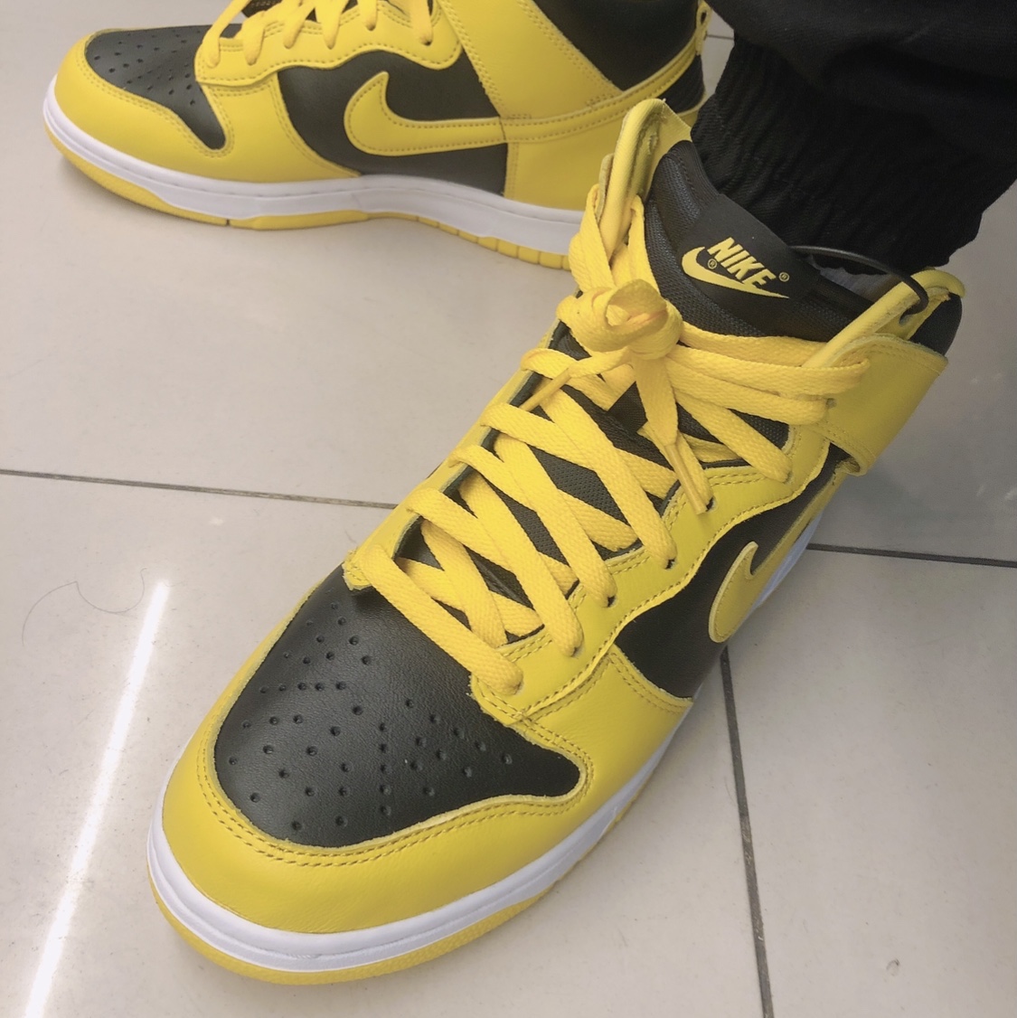 Nike Dunk High SP Varsity Maize 착용 스타일 - 1