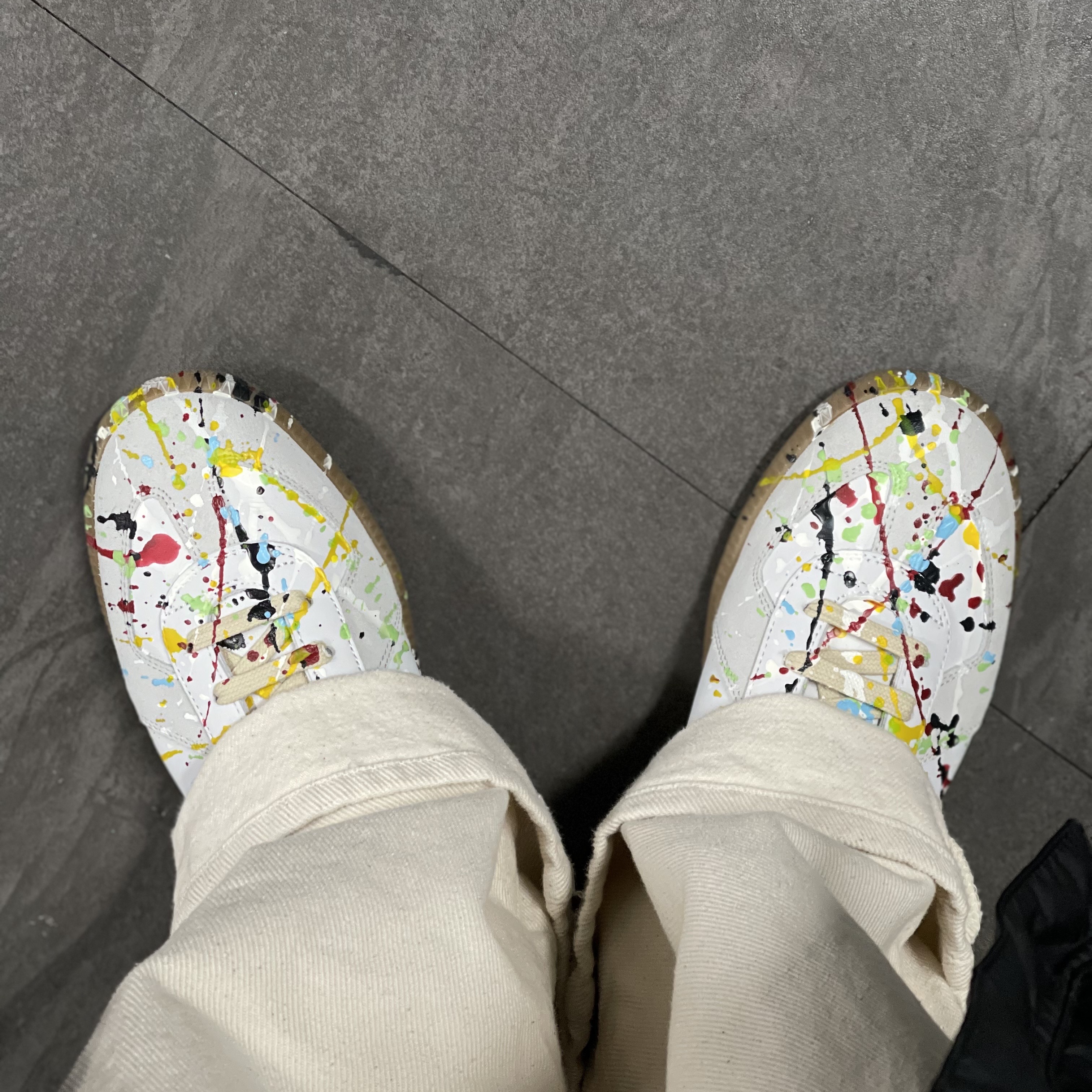 Maison Margiela Replica Paint Drop Sneakers 착용 스타일