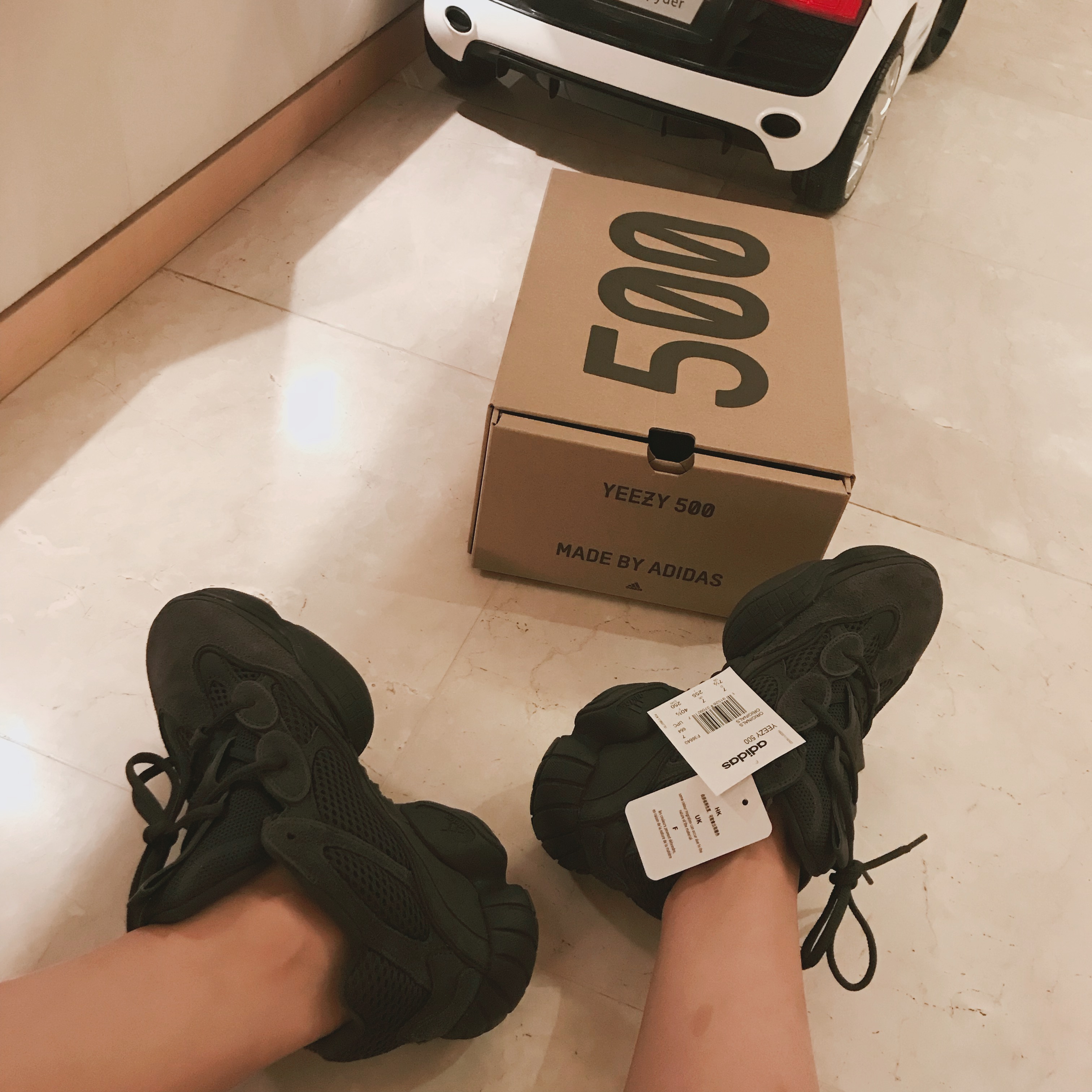 Adidas Yeezy 500 Utility Black 2018/2020 착용 스타일