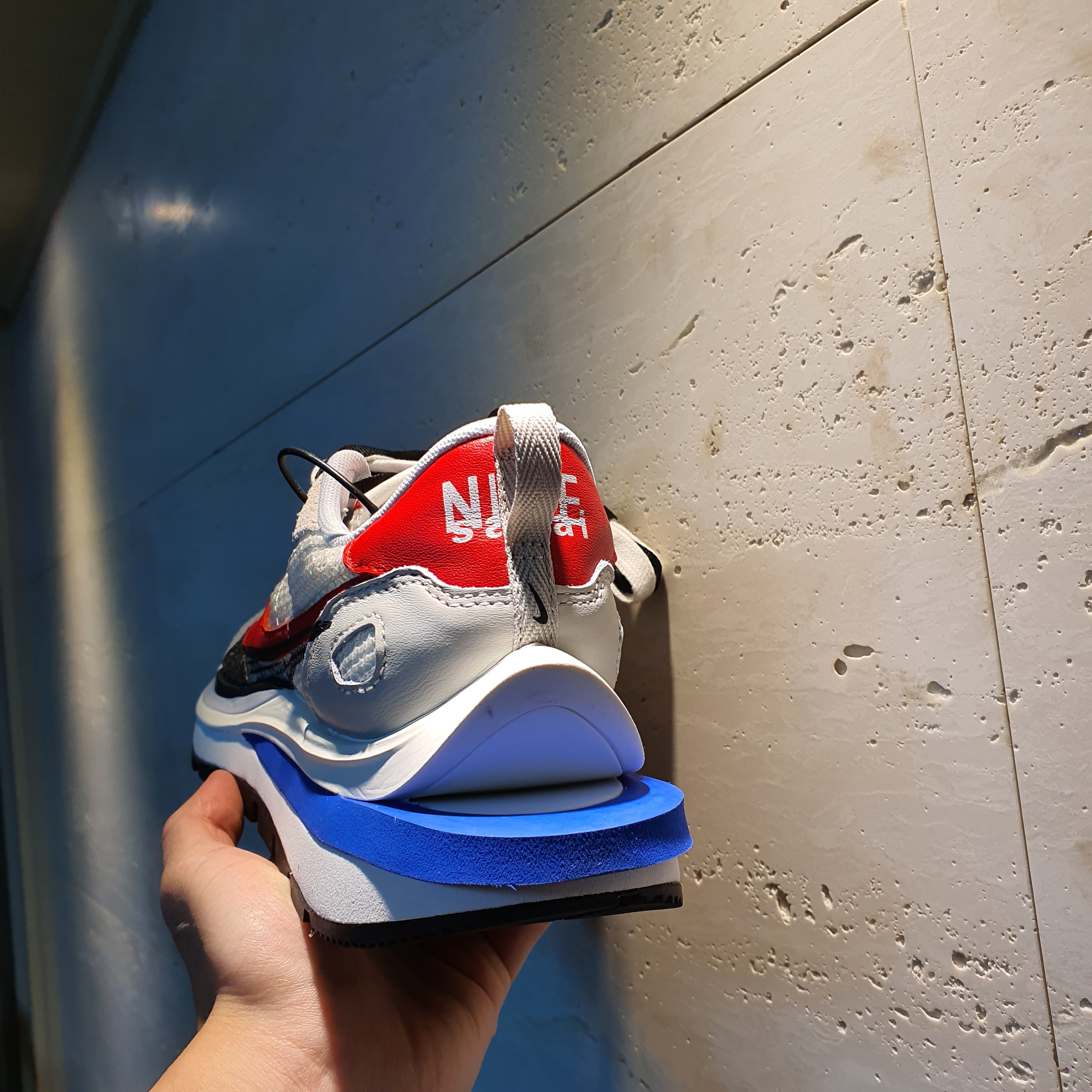 Nike x Sacai VaporWaffle Royal Fuchsia 착용 스타일 - 3