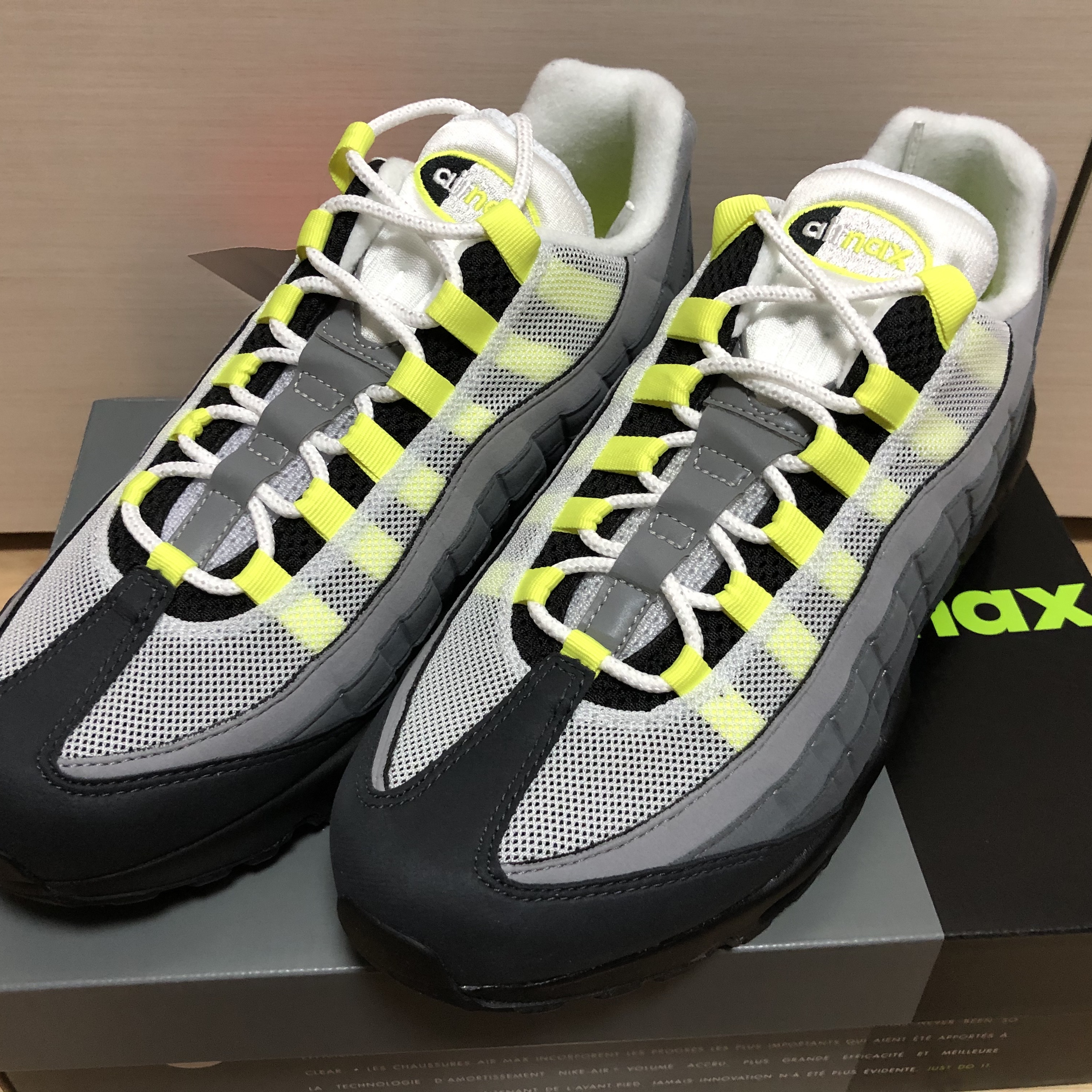 Nike Air Max 95 OG Neon Yellow 2020 착용 스타일 - 2