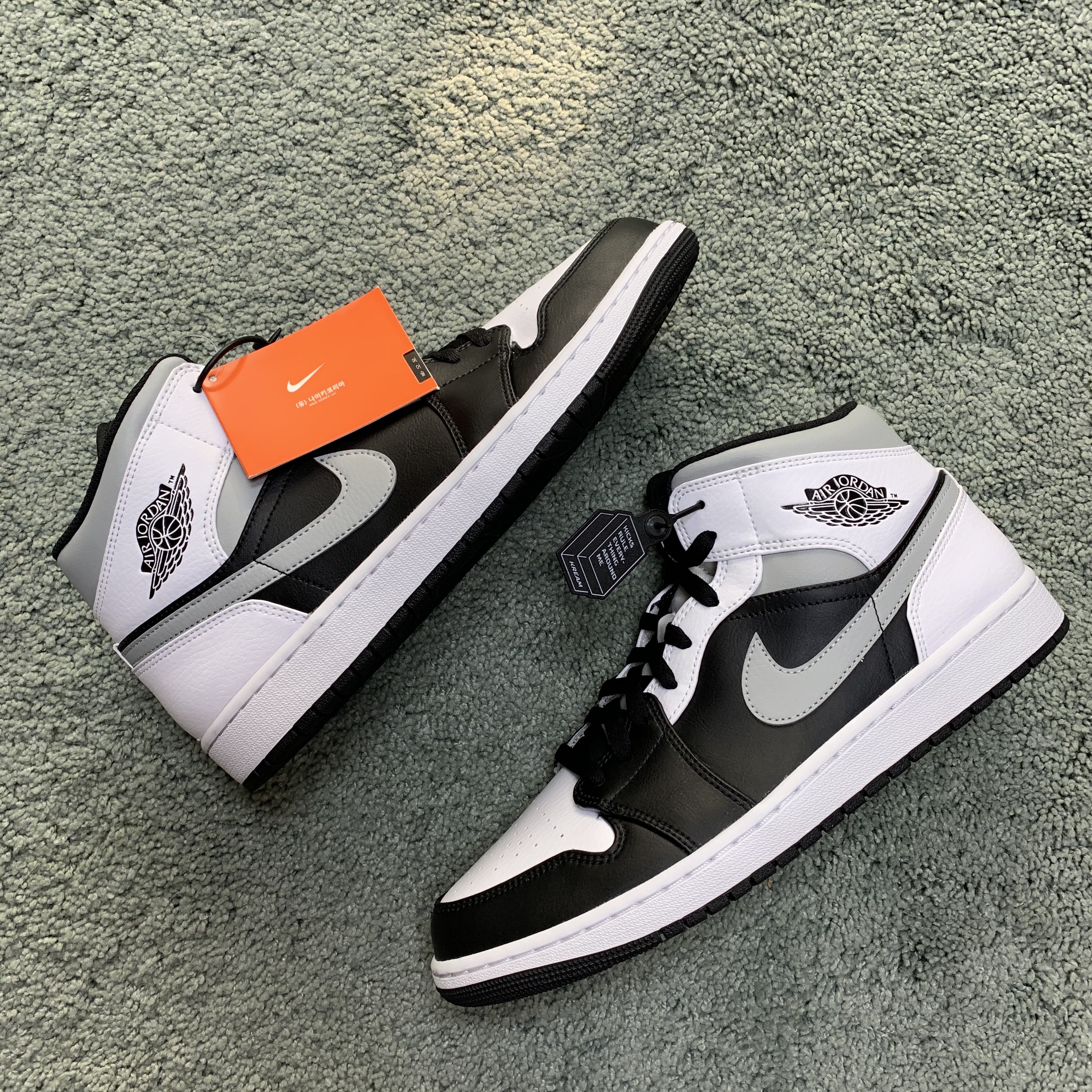 Jordan 1 Mid White Shadow, Jordan 1 Retro High OG Pine Green Black 착용 스타일 - 1