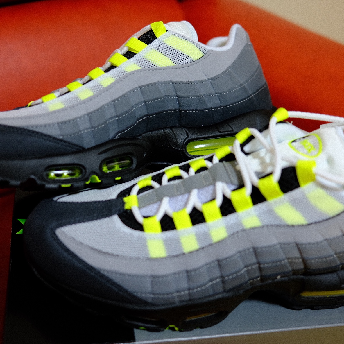 Nike Air Max 95 OG Neon Yellow 2020 착용 스타일 - 3