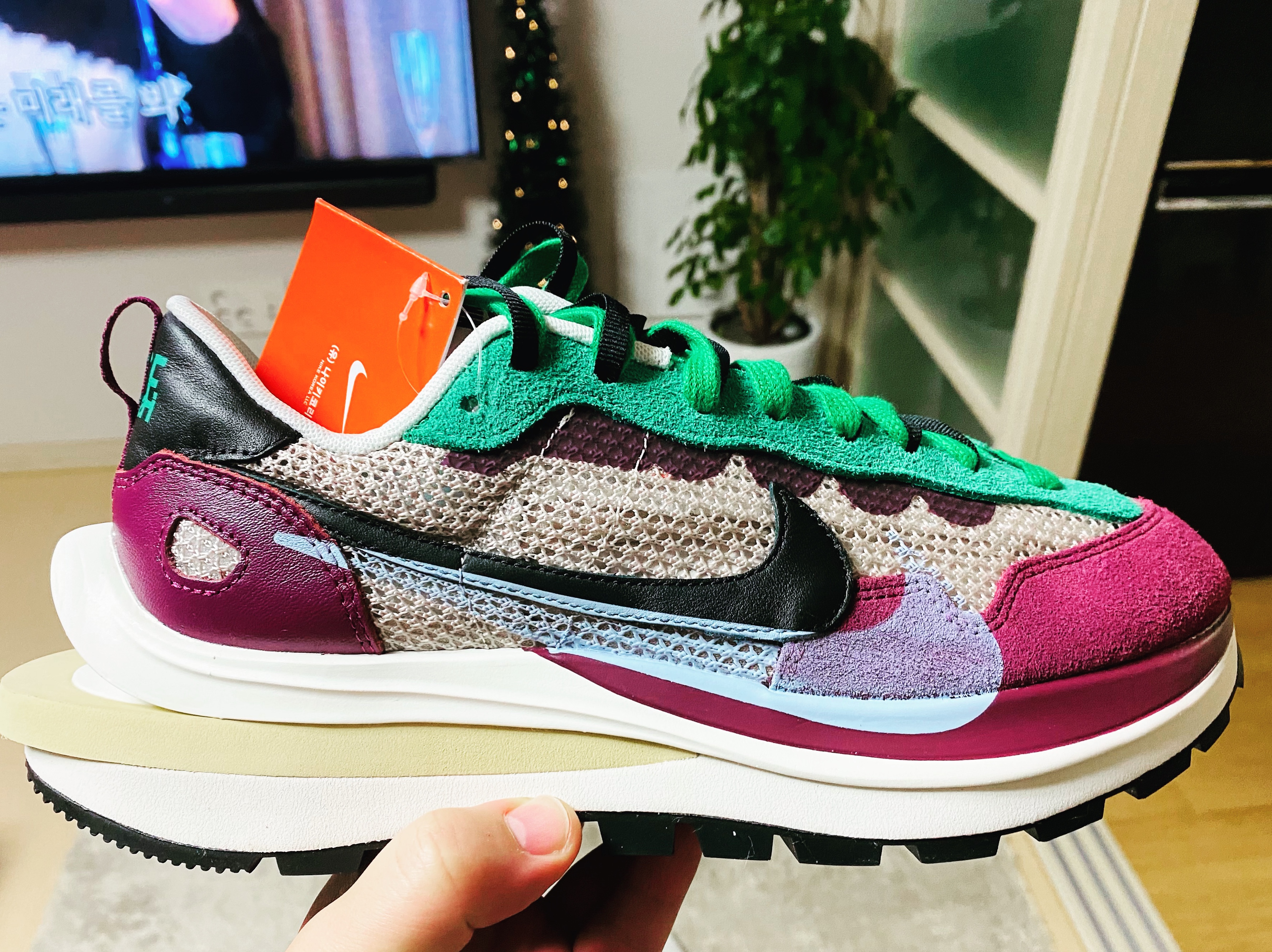 Nike x Sacai VaporWaffle String & Black Villain Red 착용 스타일