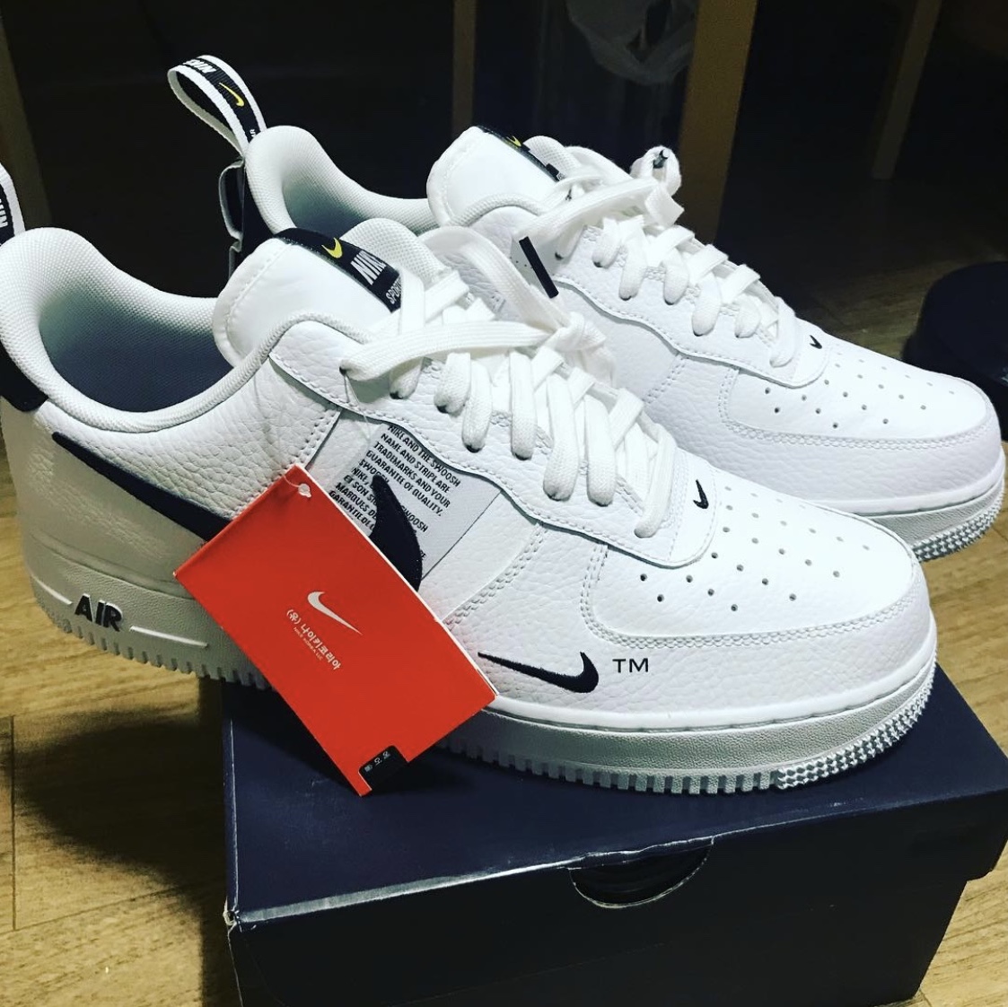 Nike Air Force 1 Low Utility White Black 착용 스타일 - 1