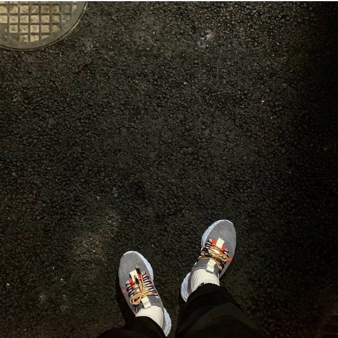 Nike Space Hippie 01 Vast Grey Hyper Crimson 착용 스타일