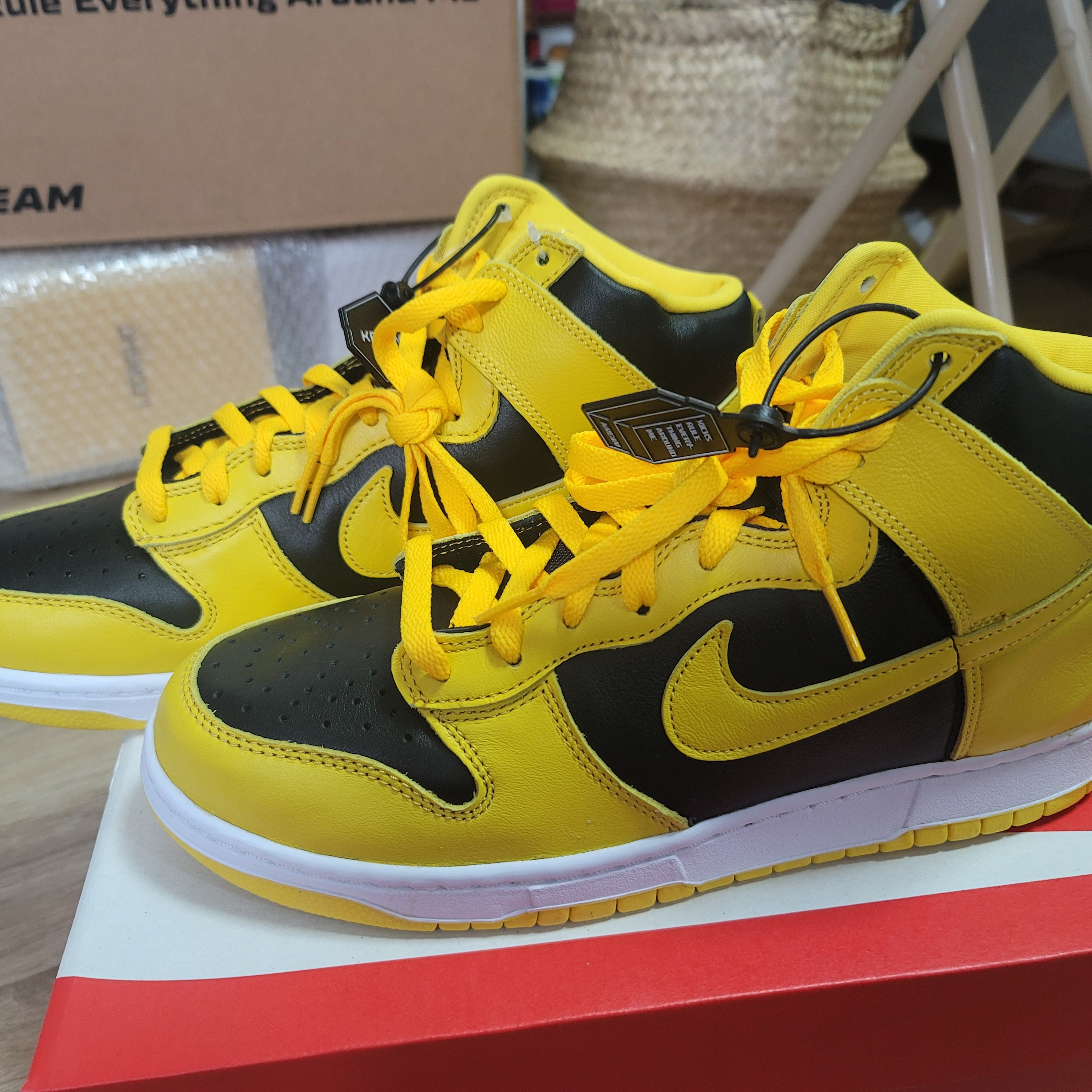 Nike Dunk High SP Varsity Maize 착용 스타일 - 2