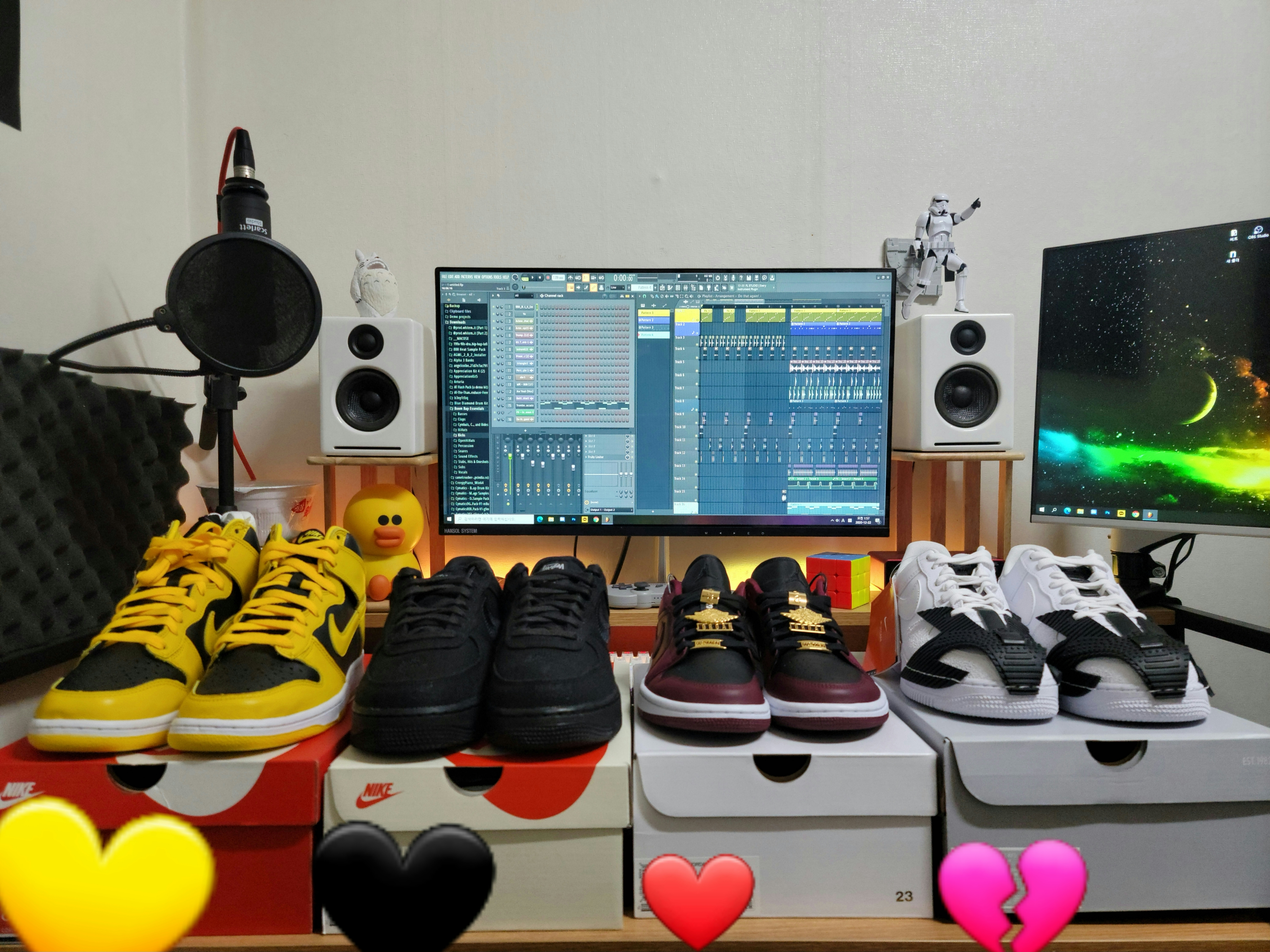 Nike Dunk High SP Varsity Maize, Nike x Stussy Air Force 1 Low Triple Black 착용 스타일
