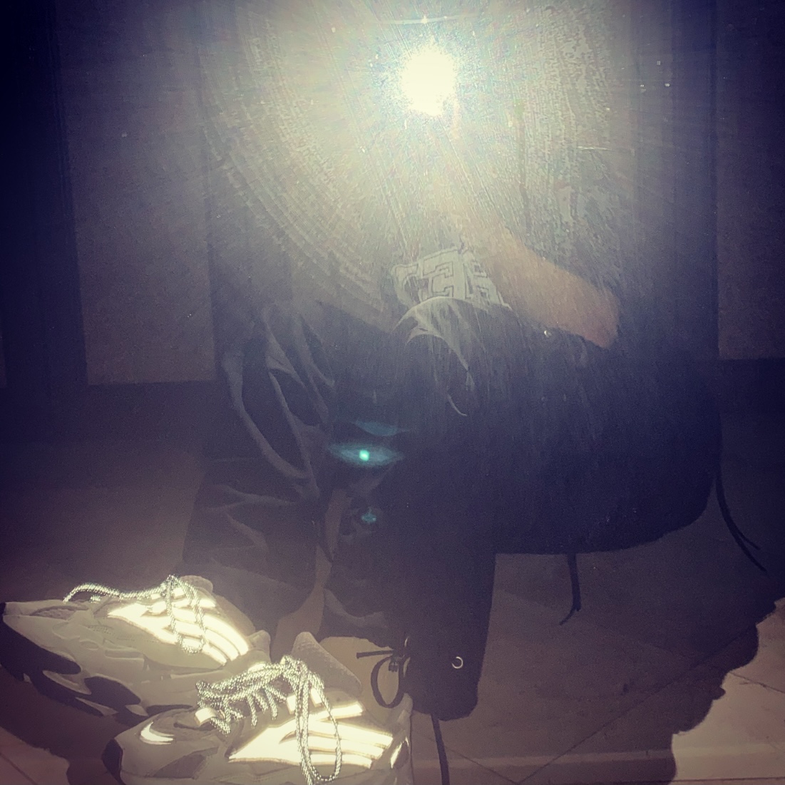 Adidas Yeezy Boost 700 V2 Static 2018 착용 스타일 - 1