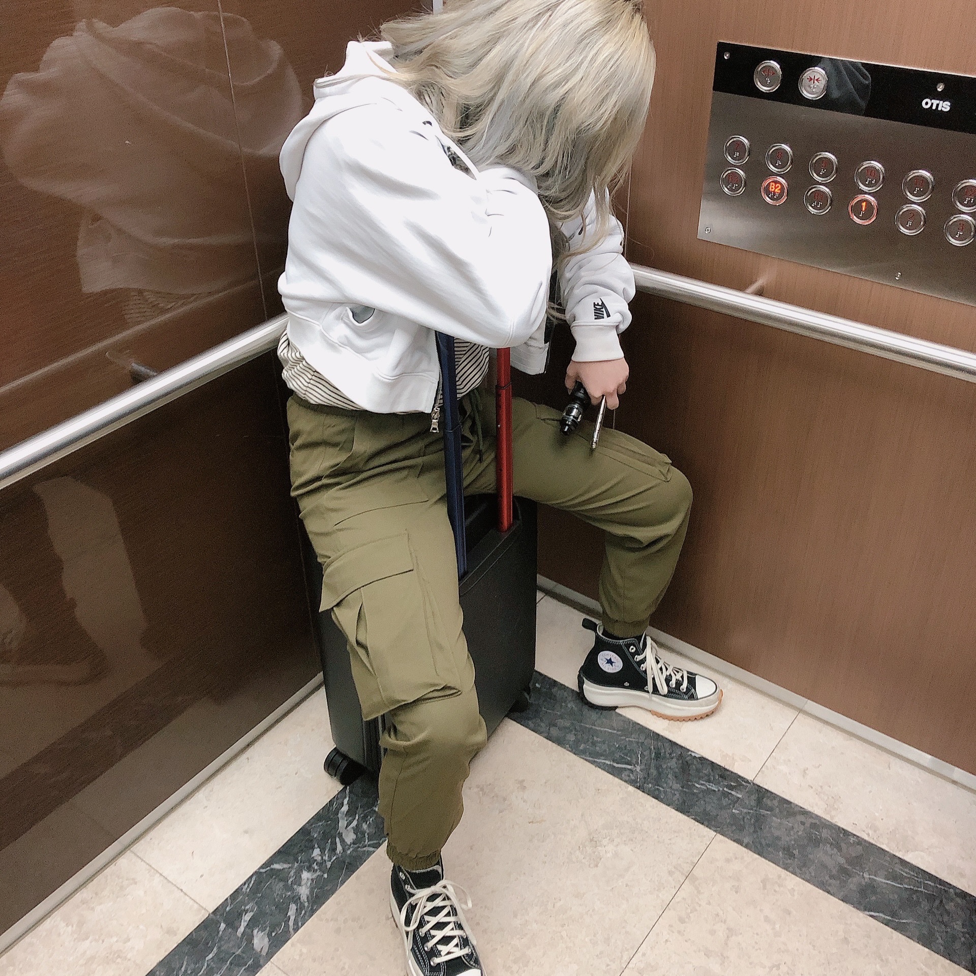 Converse x JW Anderson Run Star Hike Hi Black 착용 스타일 - 1