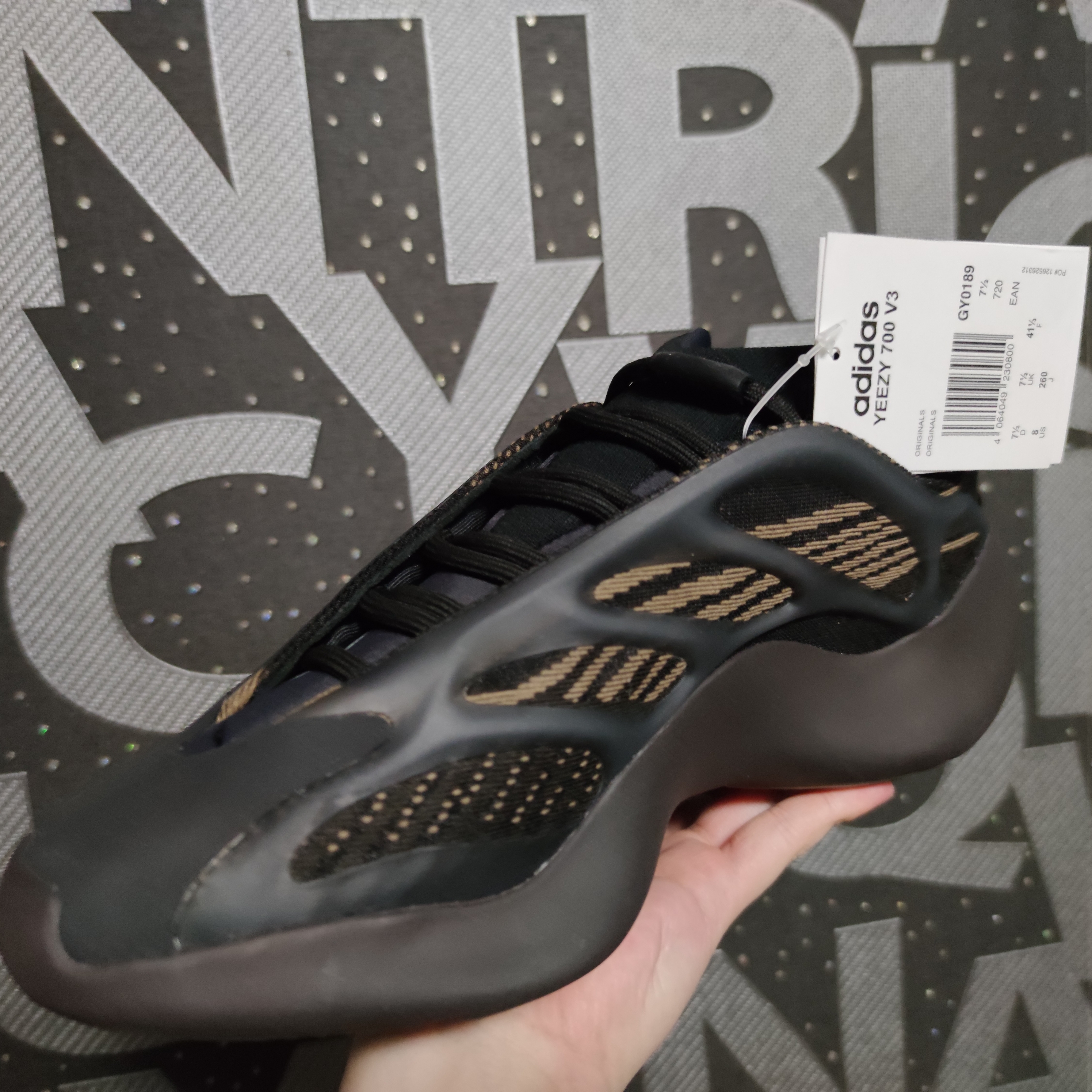 Adidas Yeezy 700 V3 Clay Brown 착용 스타일 - 1