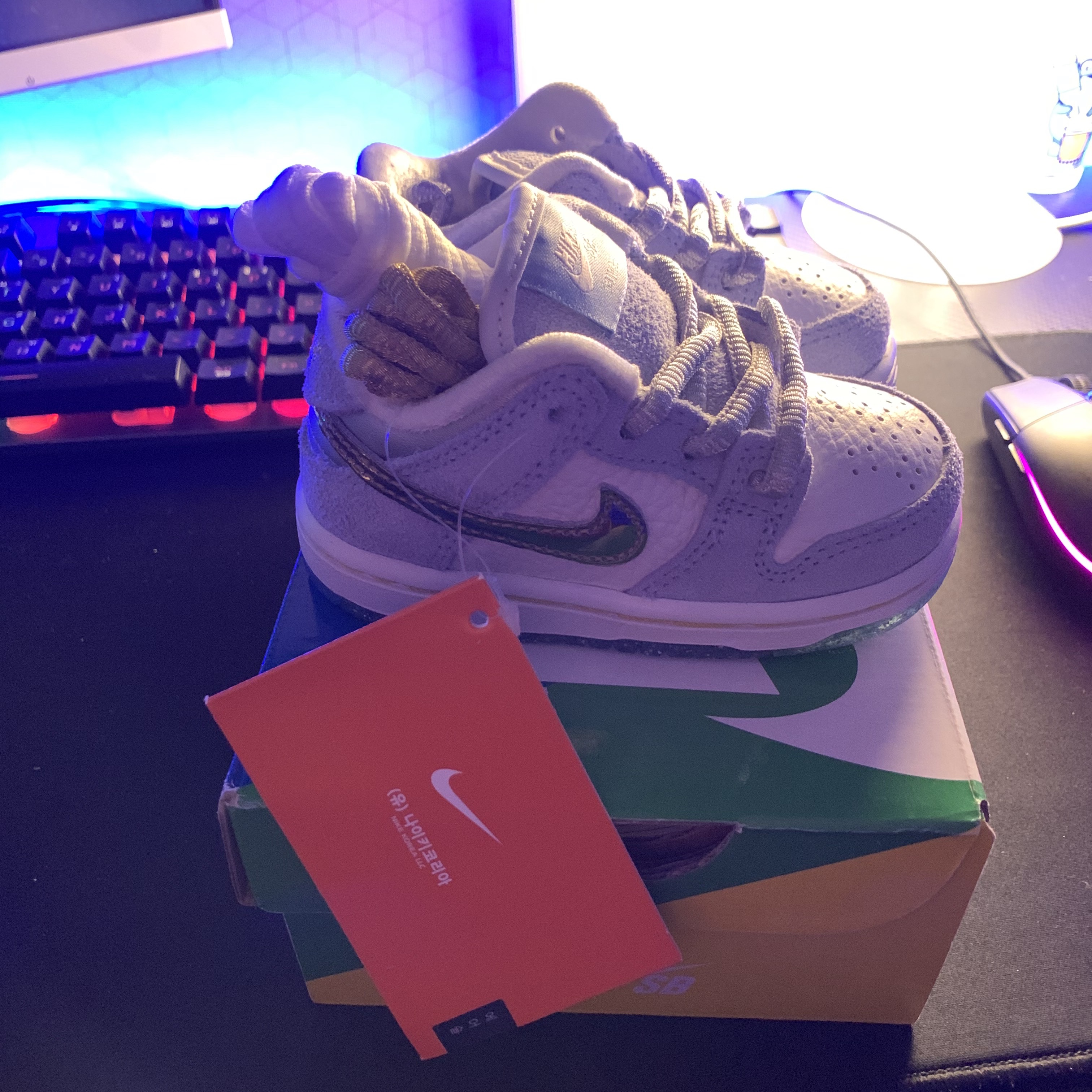 (TD) Nike x Sean Cliver SB Dunk Low Holiday Special 착용 스타일 - 2