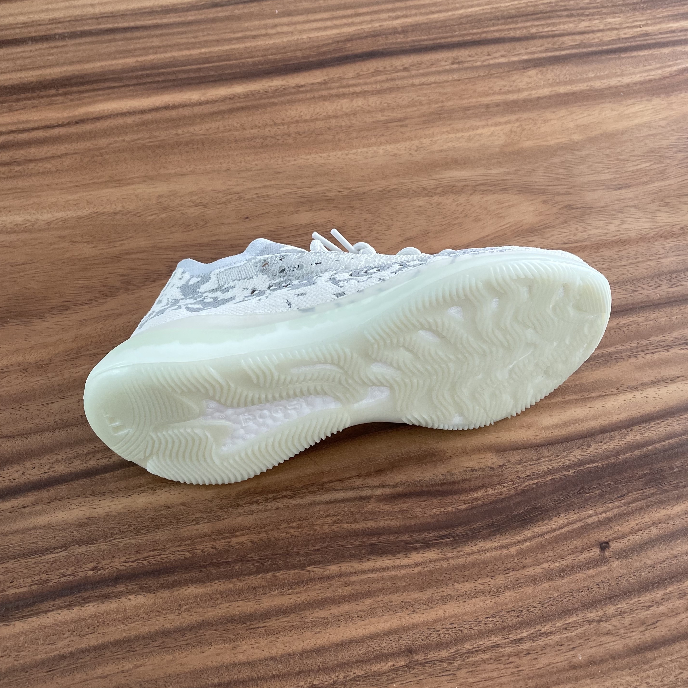 Adidas Yeezy Boost 380 Alien 착용 스타일