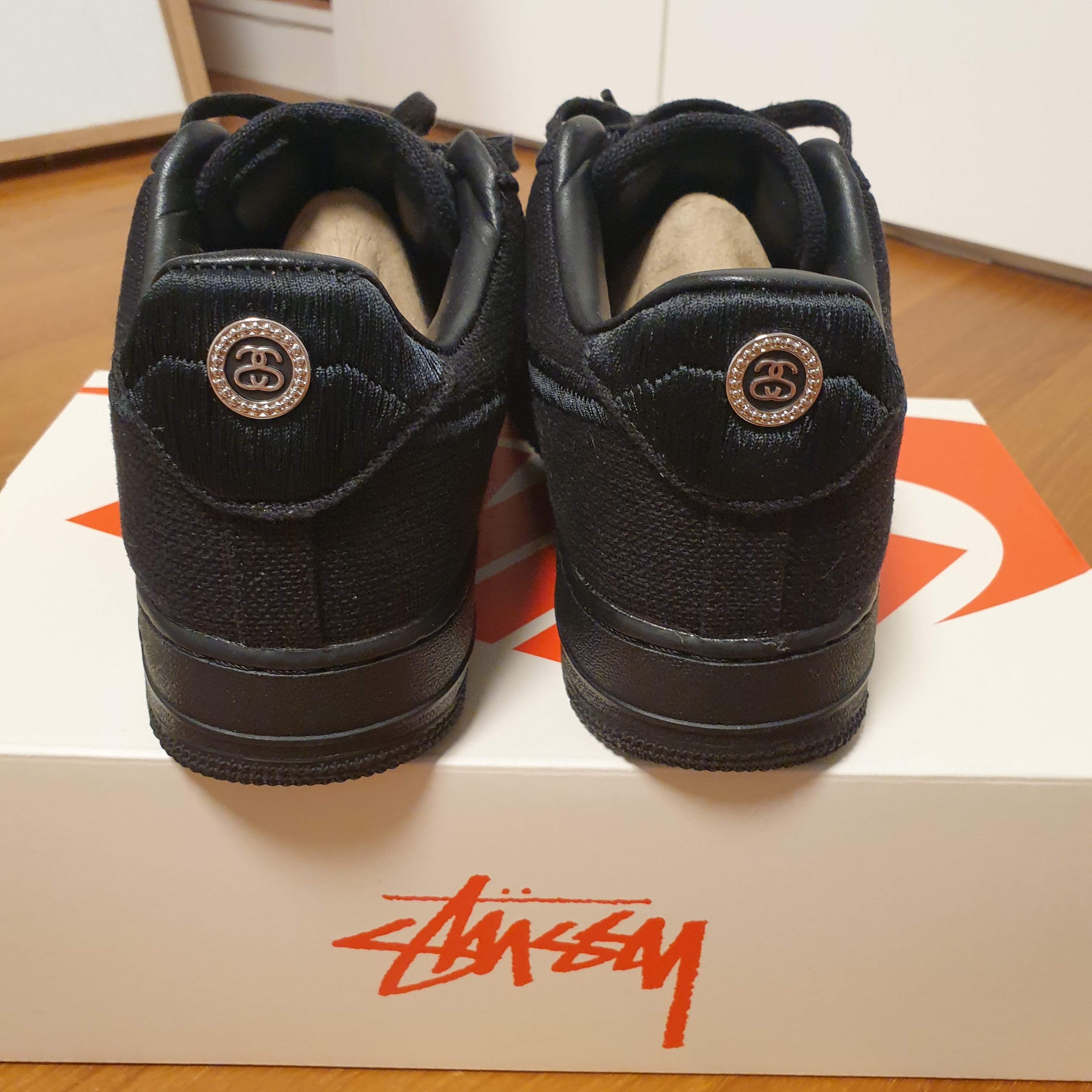Nike x Stussy Air Force 1 Low Triple Black 착용 스타일 - 4
