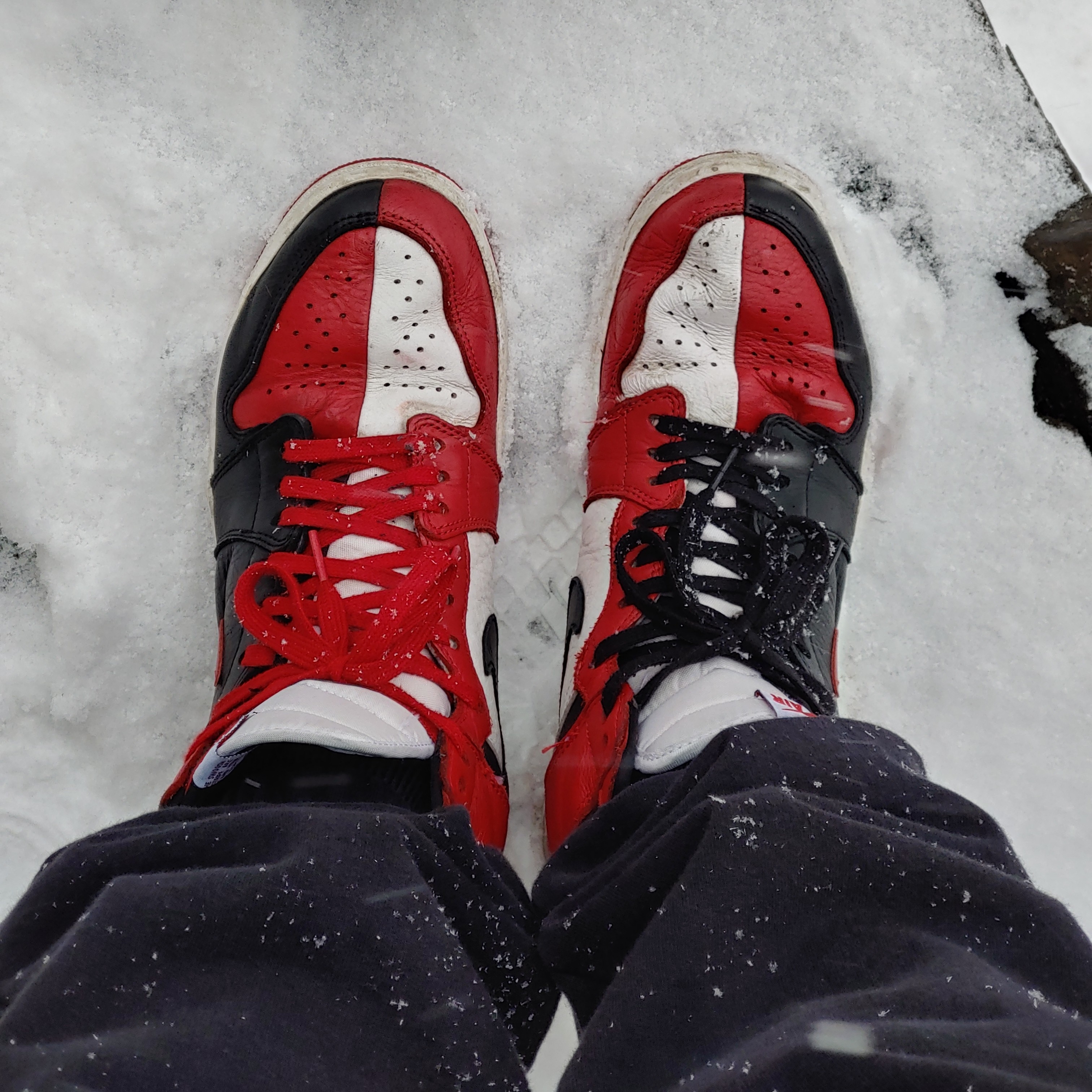 Jordan 1 Retro High Homage To Home (Non-Numbered), Jordan 1 Retro High OG Bred Banned 2016 착용 스타일 - 1