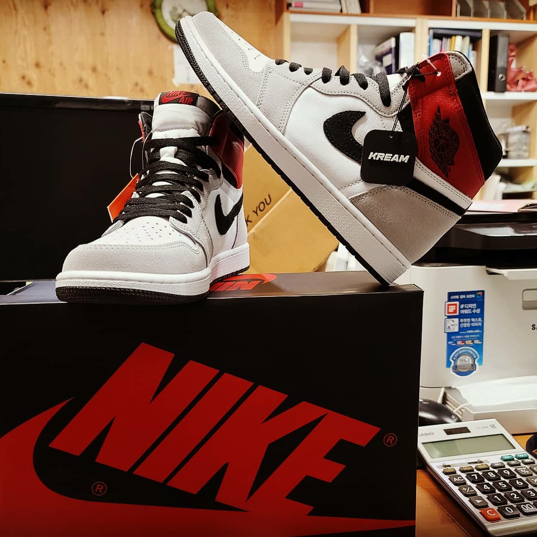 Jordan 1 Retro High OG Light Smoke Grey 착용 스타일 - 2